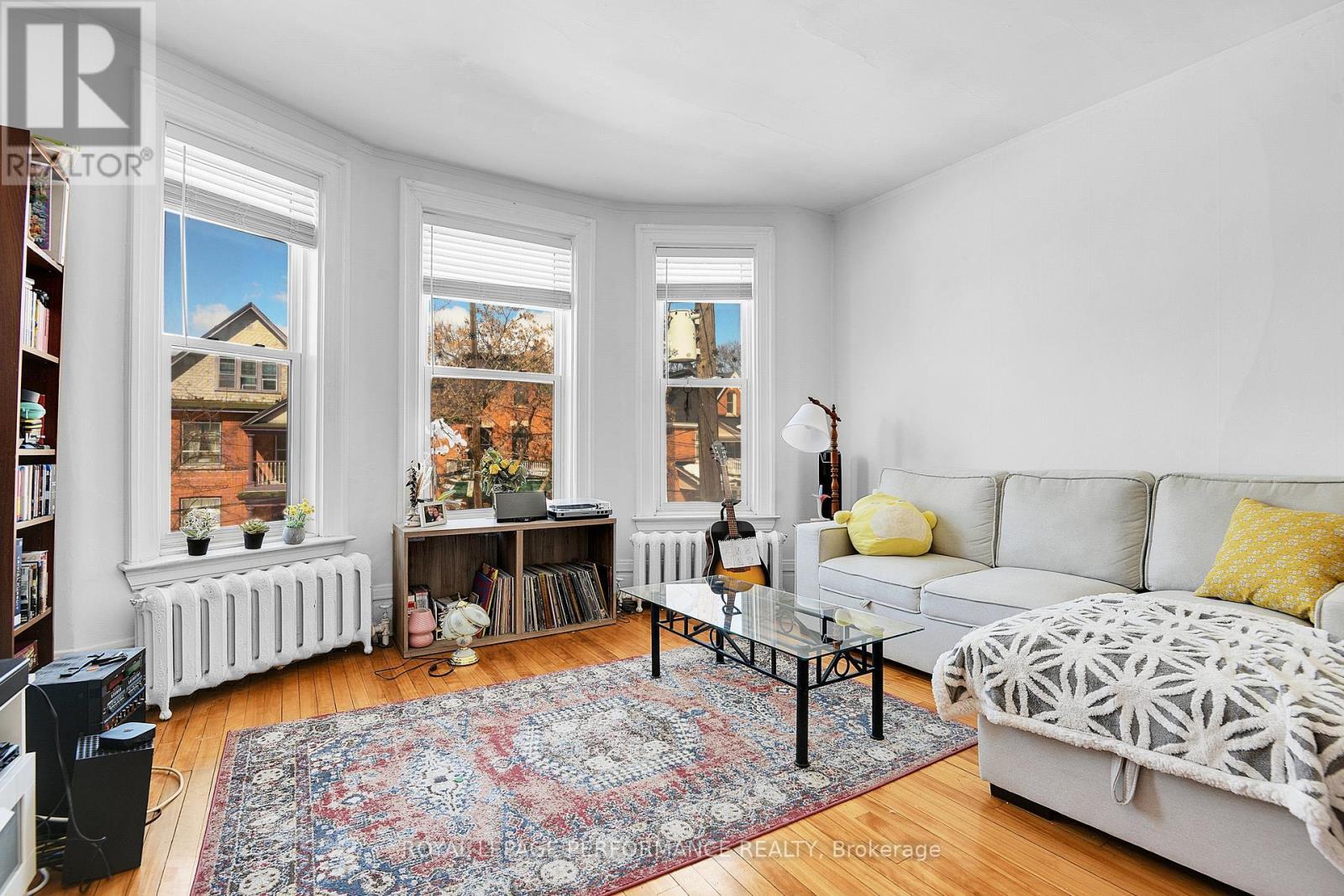 66 Delaware Avenue, Ottawa, ON - Indoor Photo Showing Living Room