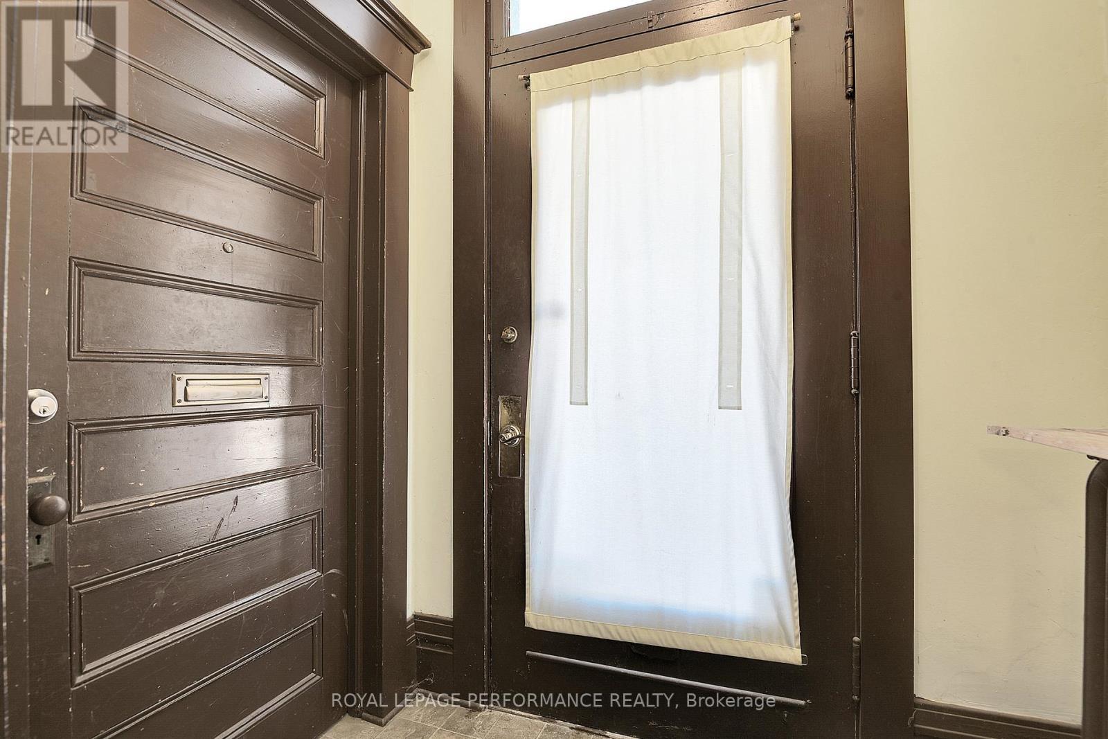 66 Delaware Avenue, Ottawa, ON - Indoor Photo Showing Other Room