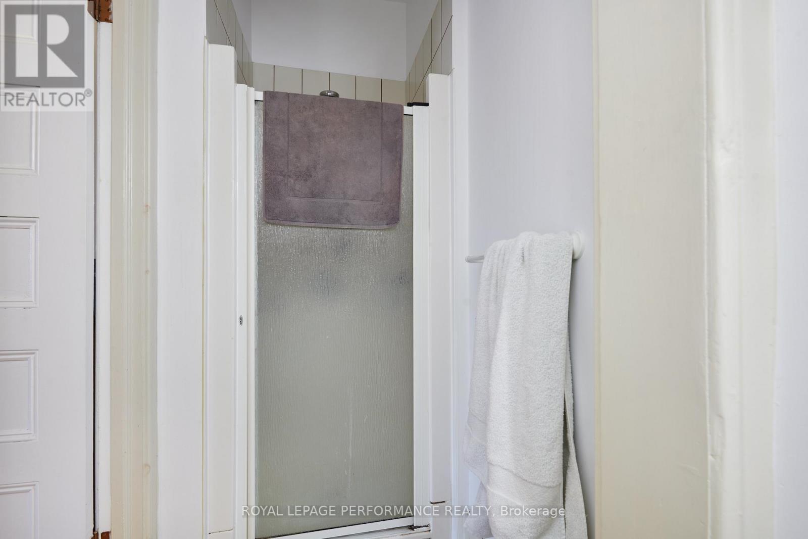 66 Delaware Avenue, Ottawa, ON - Indoor Photo Showing Bathroom