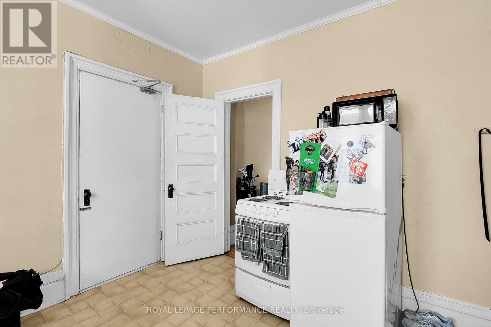 66 Delaware Avenue, Ottawa, ON - Indoor