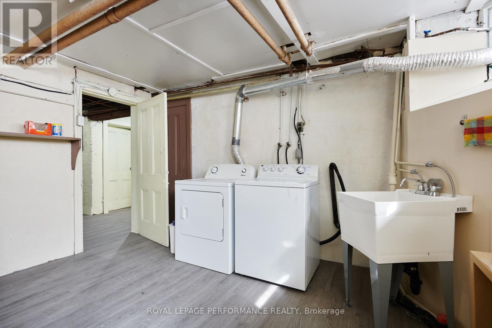 66 Delaware Avenue, Ottawa, ON - Indoor Photo Showing Laundry Room