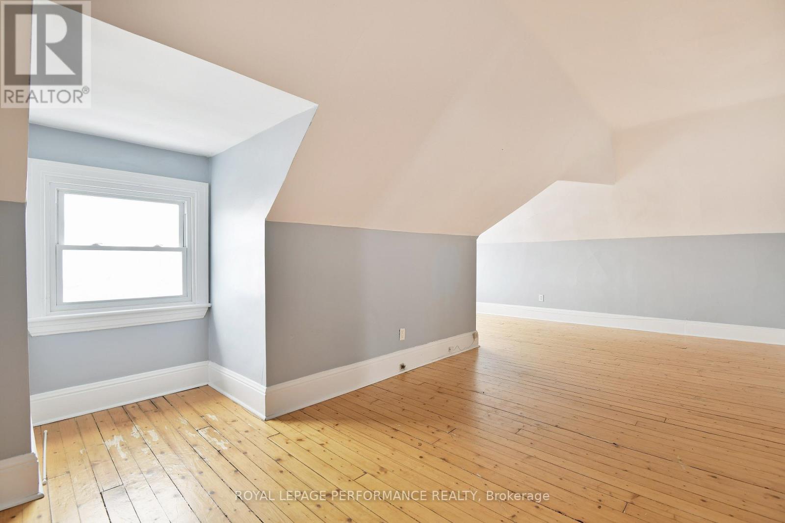 66 Delaware Avenue, Ottawa, ON - Indoor Photo Showing Other Room