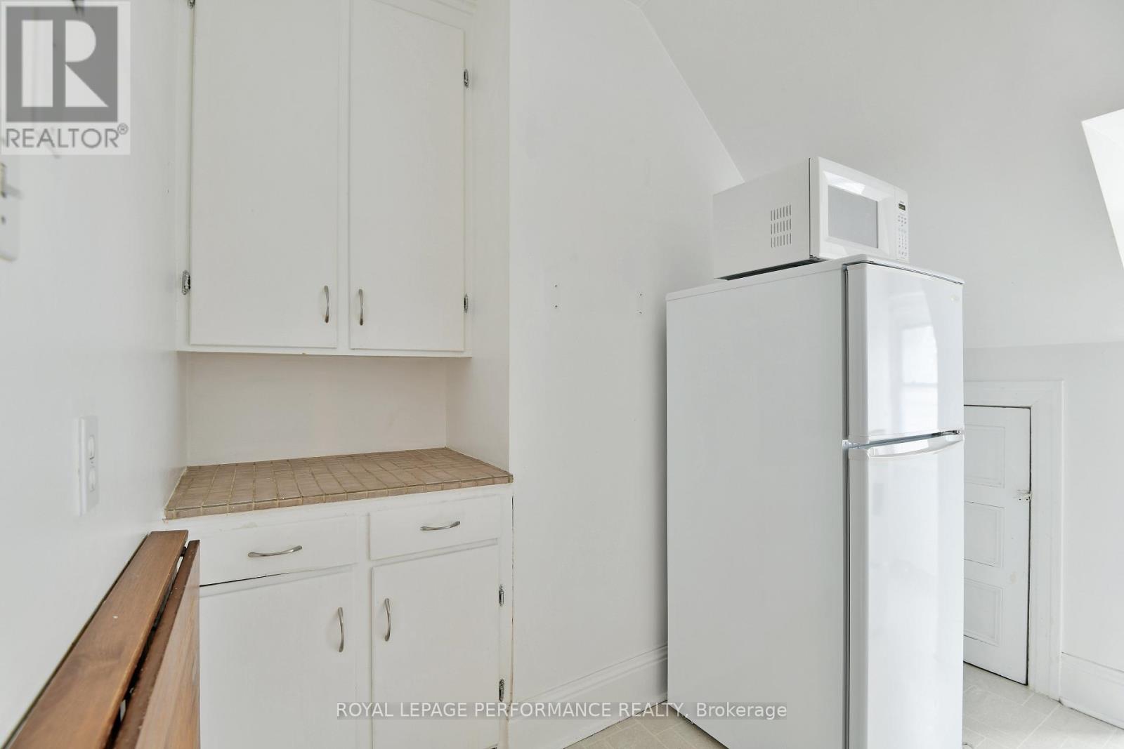 66 Delaware Avenue, Ottawa, ON - Indoor Photo Showing Other Room