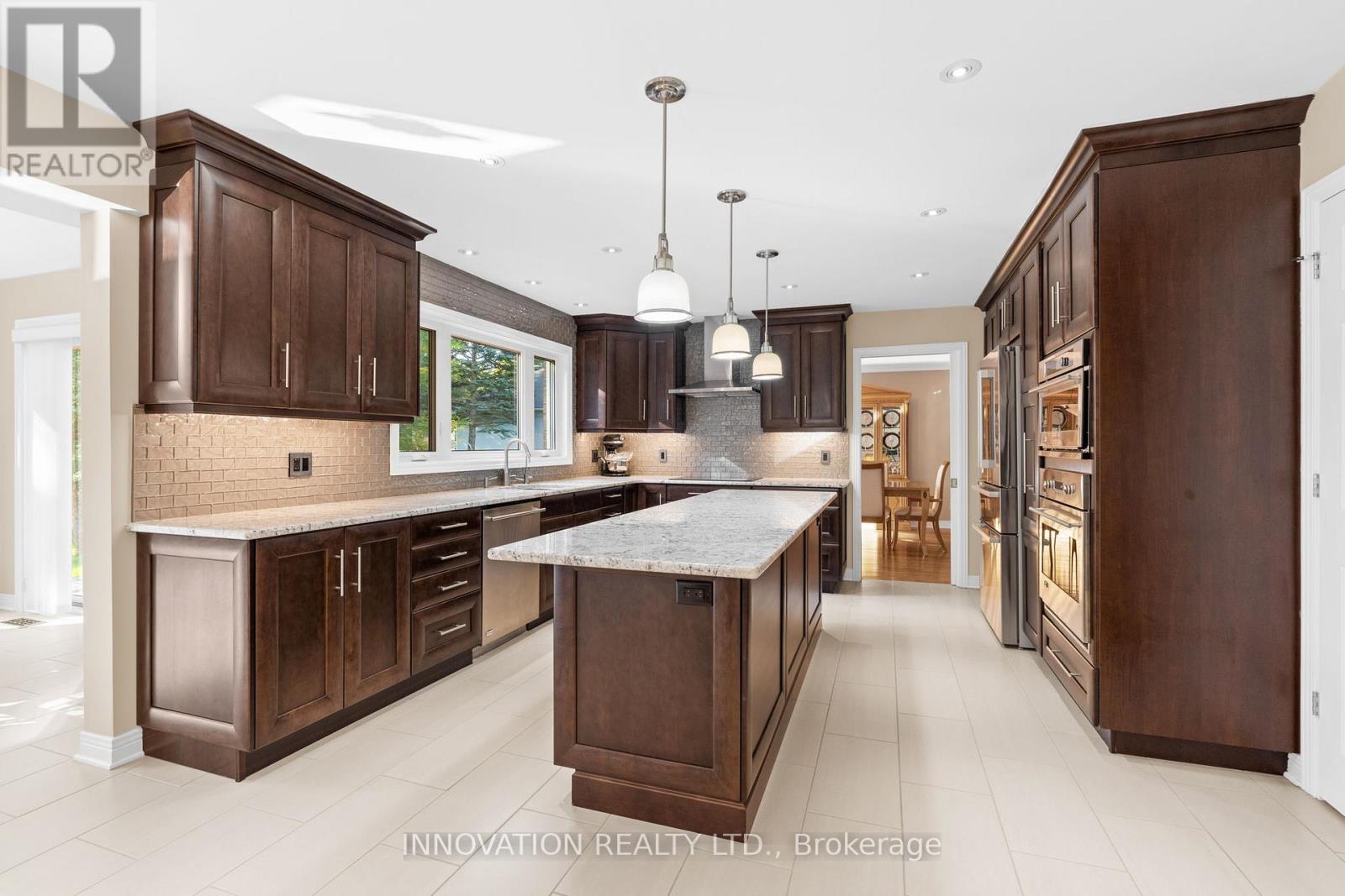 1410 Sherruby Way, Ottawa, ON - Indoor Photo Showing Kitchen With Upgraded Kitchen