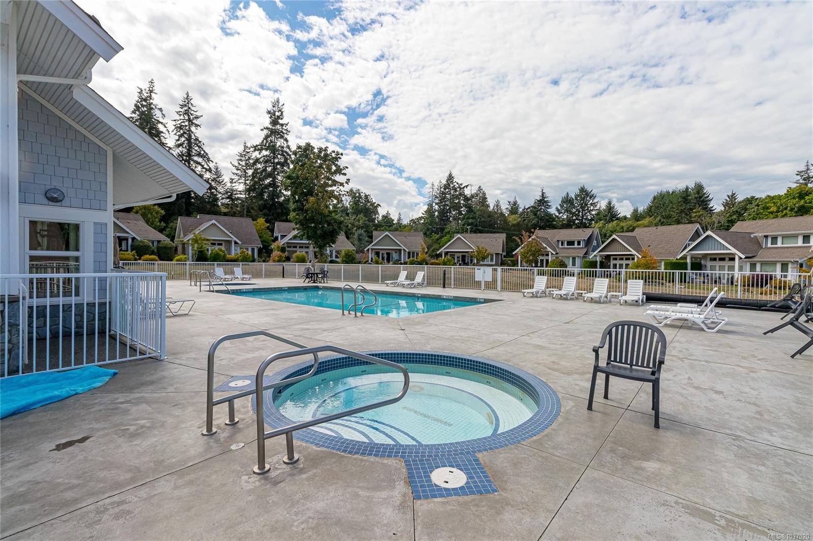 #15-5251 Island Hwy West, Qualicum Beach, BC