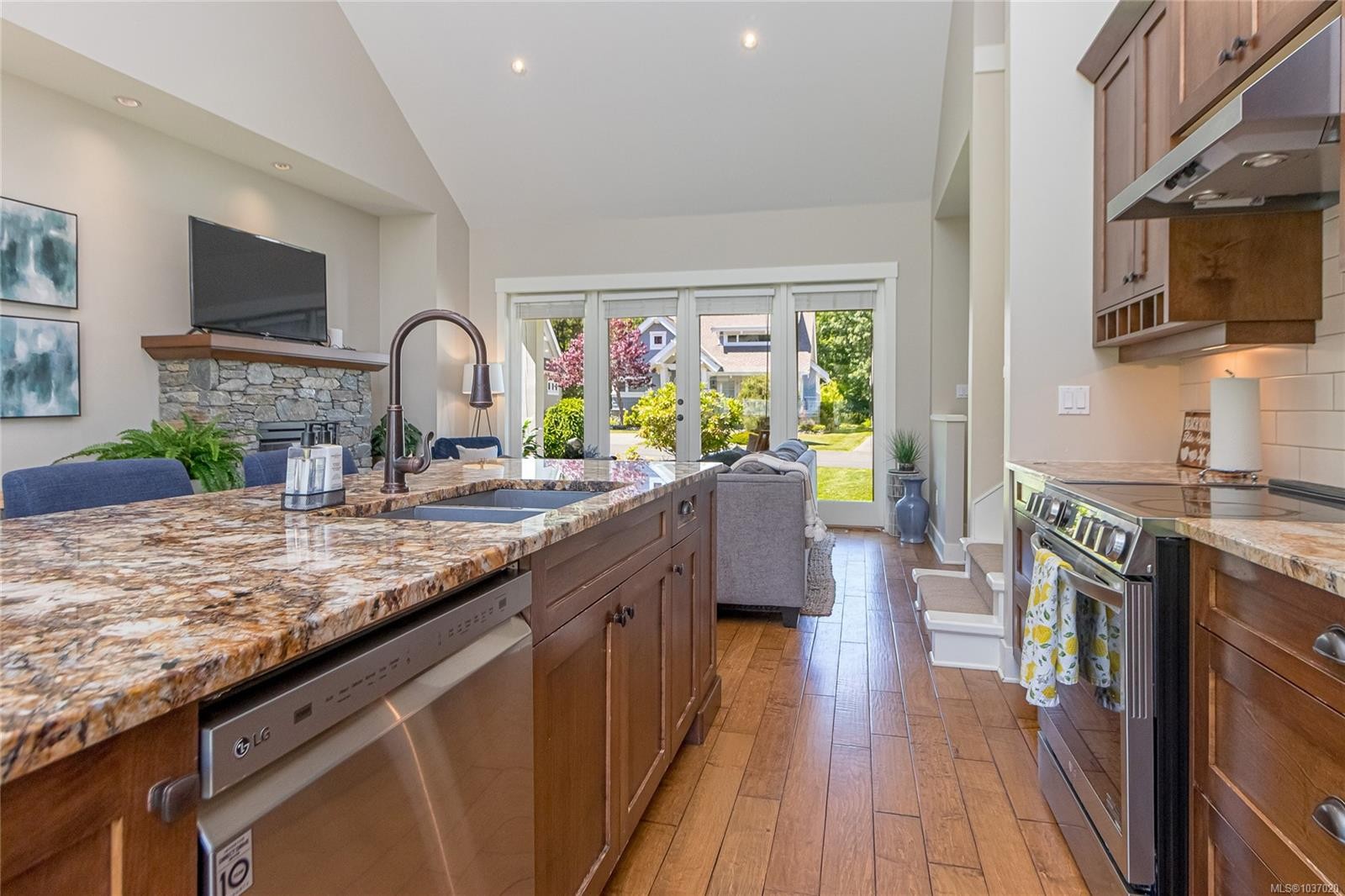 #15-5251 Island Hwy West, Qualicum Beach, BC