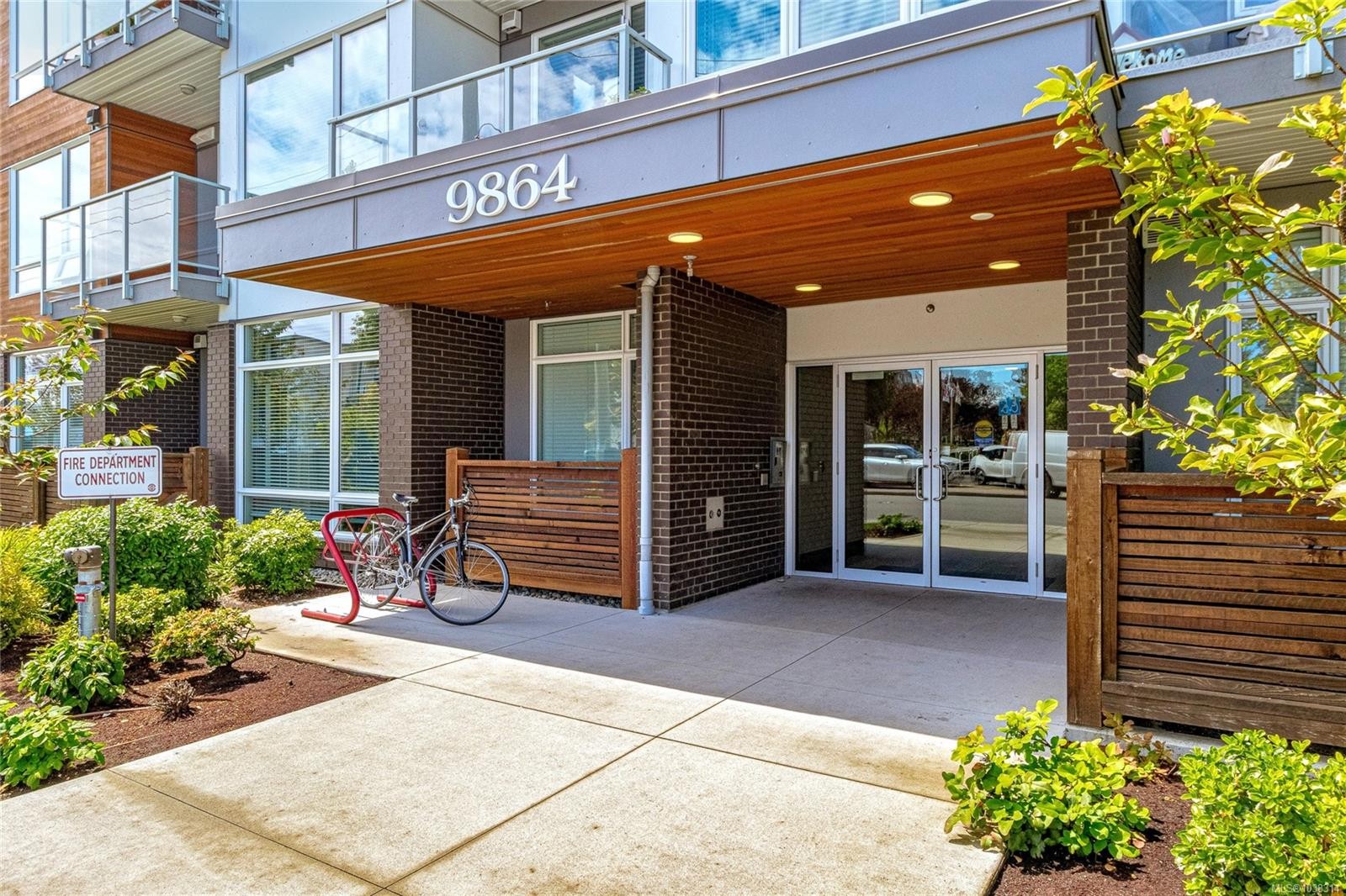#103-9864 Fourth St, Sidney, BC - Outdoor With Exterior