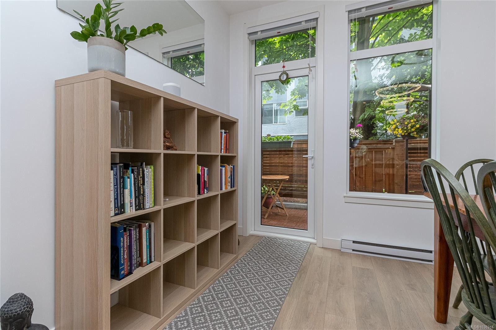 #103-9864 Fourth St, Sidney, BC - Indoor