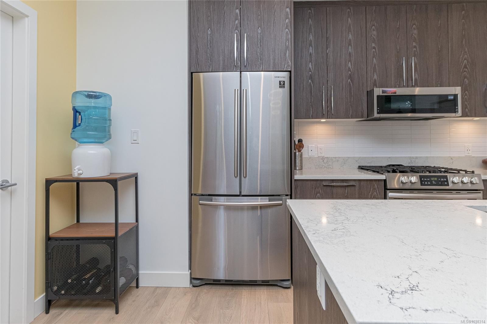 #103-9864 Fourth St, Sidney, BC - Indoor Photo Showing Kitchen