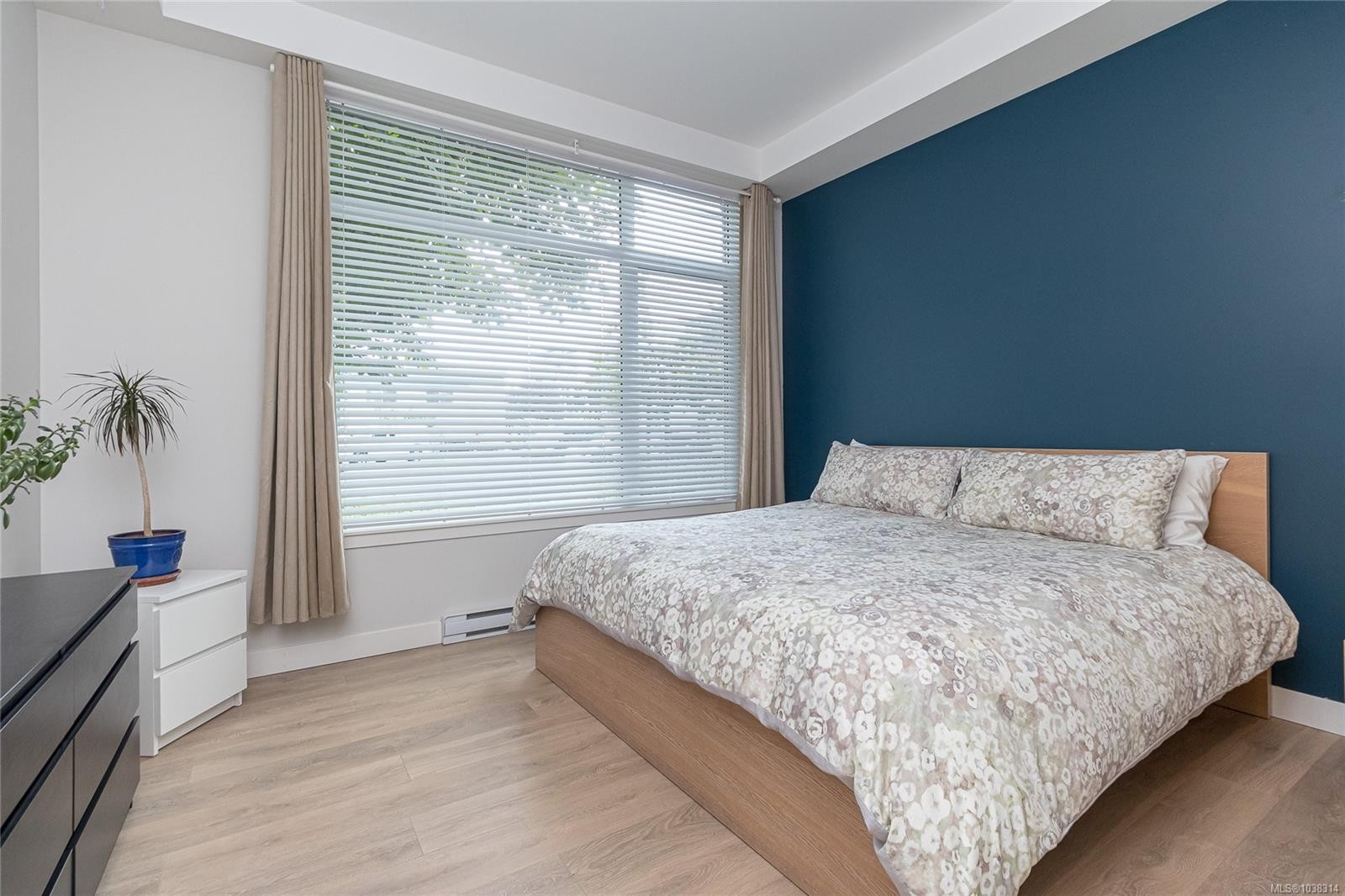 #103-9864 Fourth St, Sidney, BC - Indoor Photo Showing Bedroom