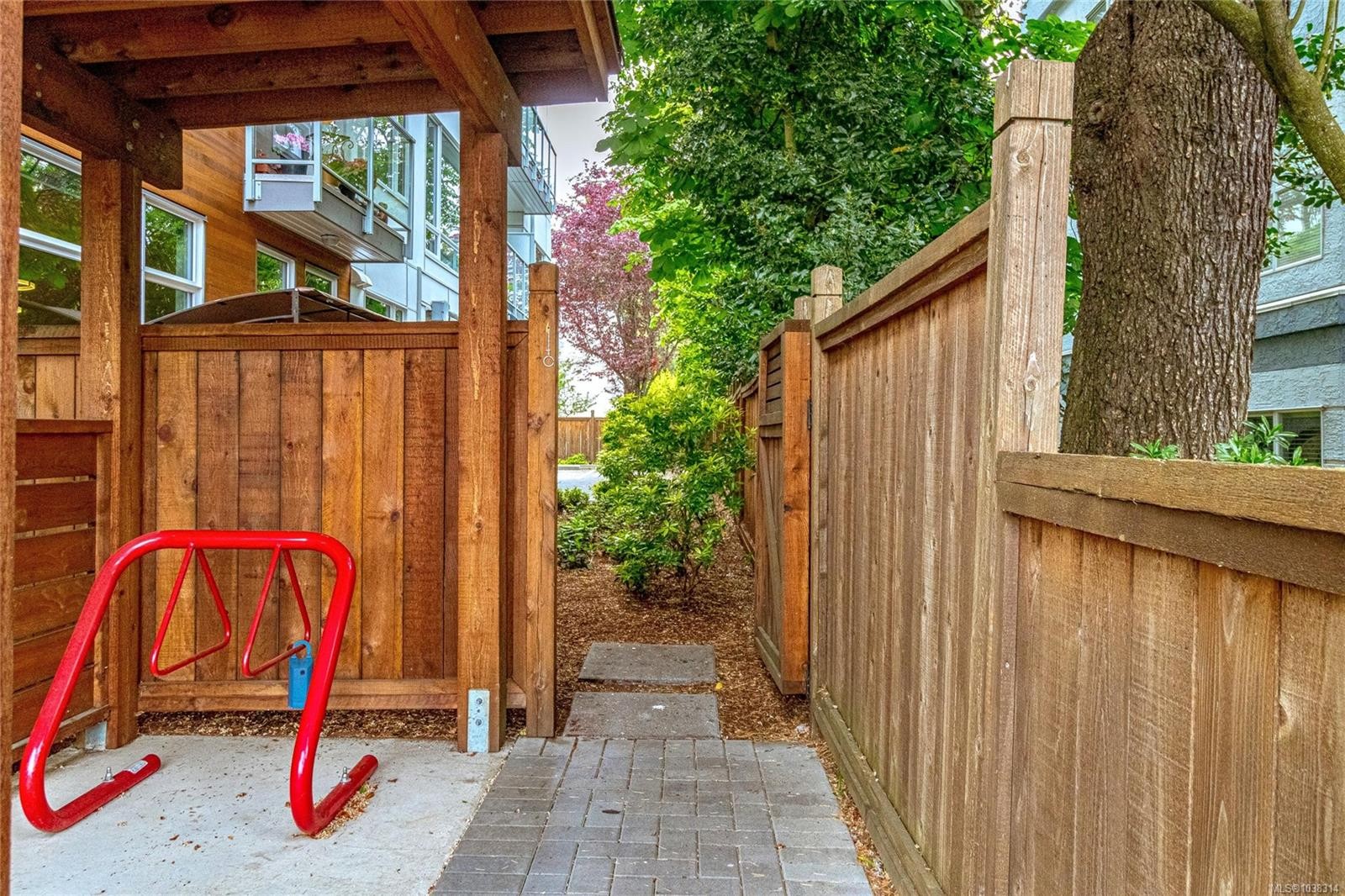 #103-9864 Fourth St, Sidney, BC - Outdoor With Exterior