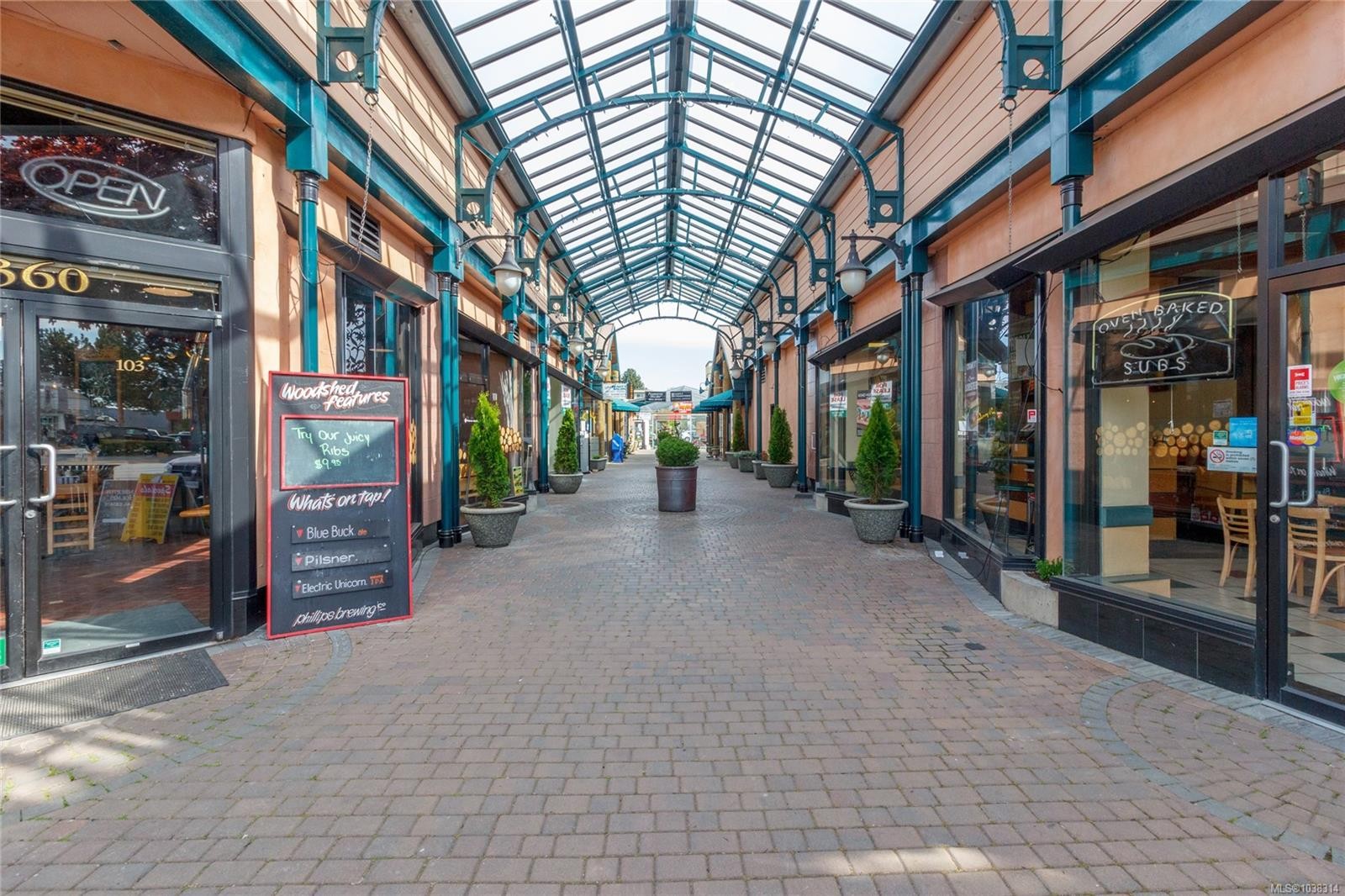#103-9864 Fourth St, Sidney, BC - Outdoor