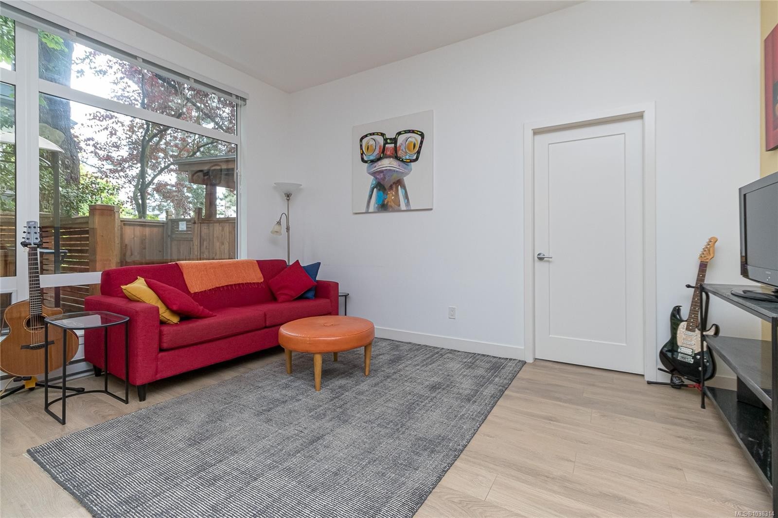 #103-9864 Fourth St, Sidney, BC - Indoor