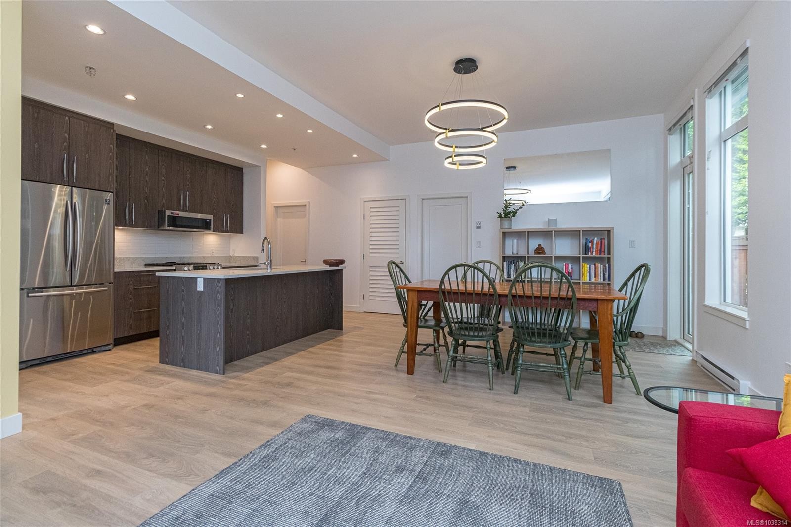 #103-9864 Fourth St, Sidney, BC - Indoor