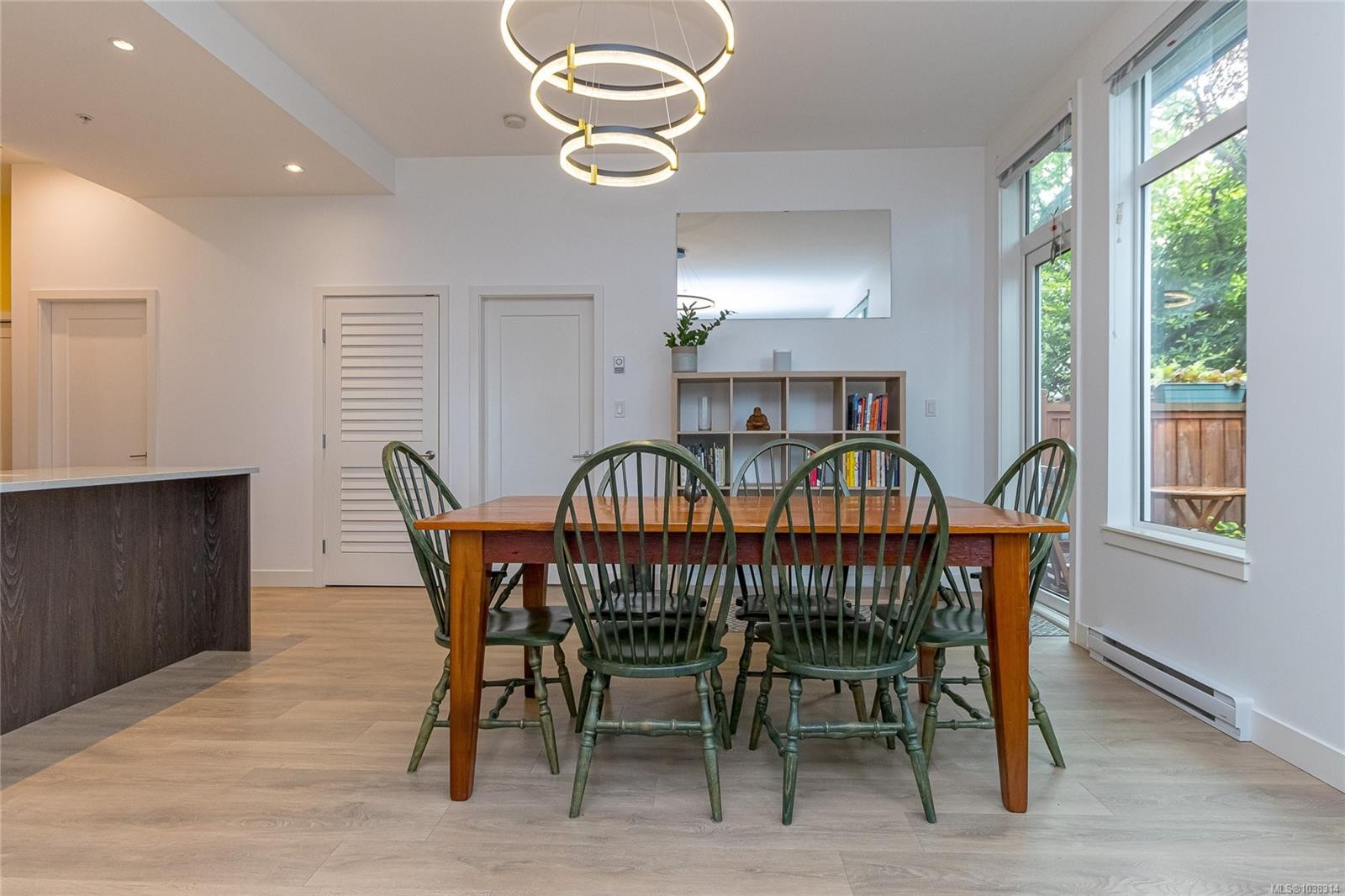 #103-9864 Fourth St, Sidney, BC - Indoor Photo Showing Dining Room