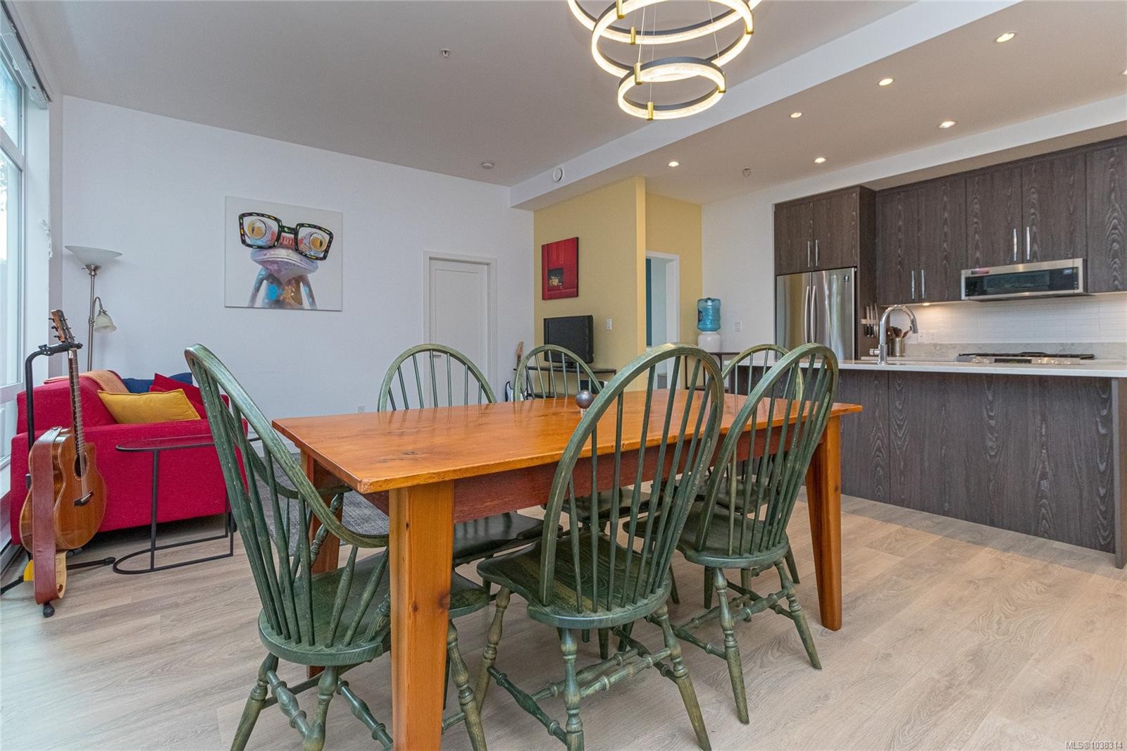 #103-9864 Fourth St, Sidney, BC - Indoor