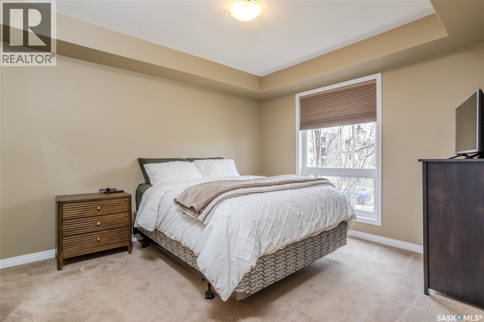 5109 110 Willis Crescent, Saskatoon, SK - Indoor Photo Showing Bedroom