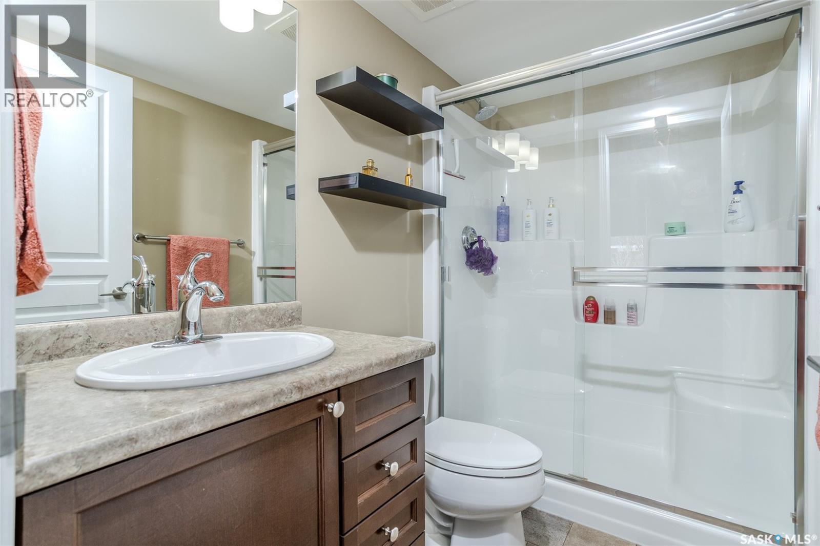 5109 110 Willis Crescent, Saskatoon, SK - Indoor Photo Showing Bathroom