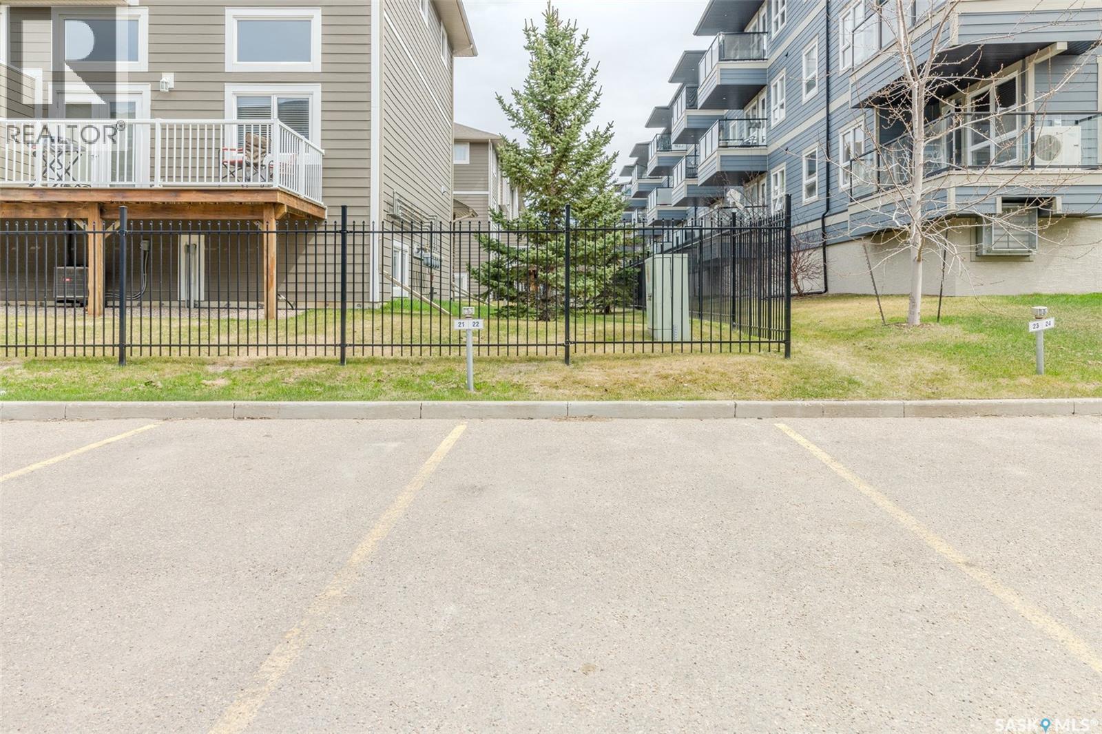5109 110 Willis Crescent, Saskatoon, SK - Outdoor