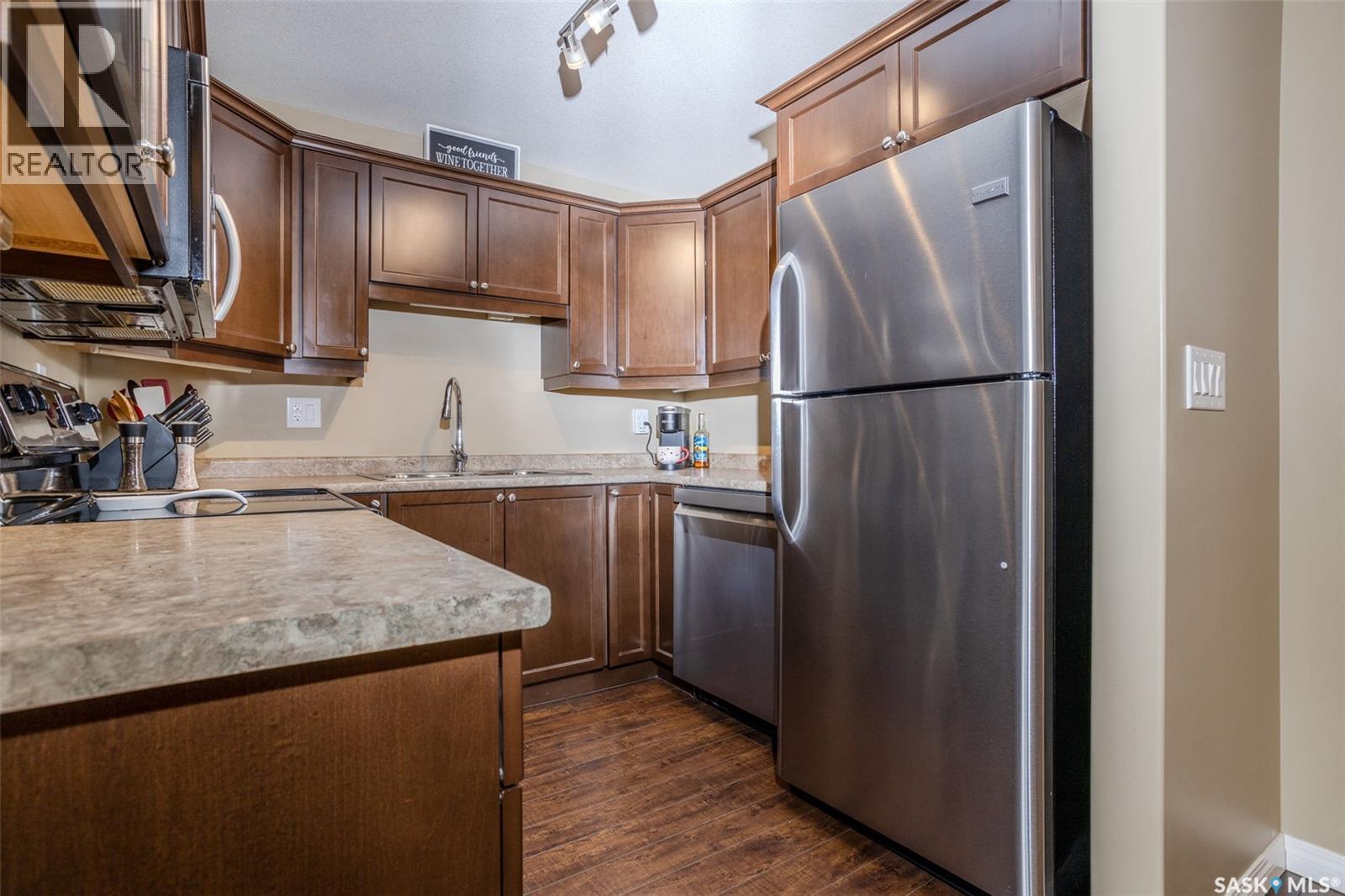 5109 110 Willis Crescent, Saskatoon, SK - Indoor Photo Showing Kitchen