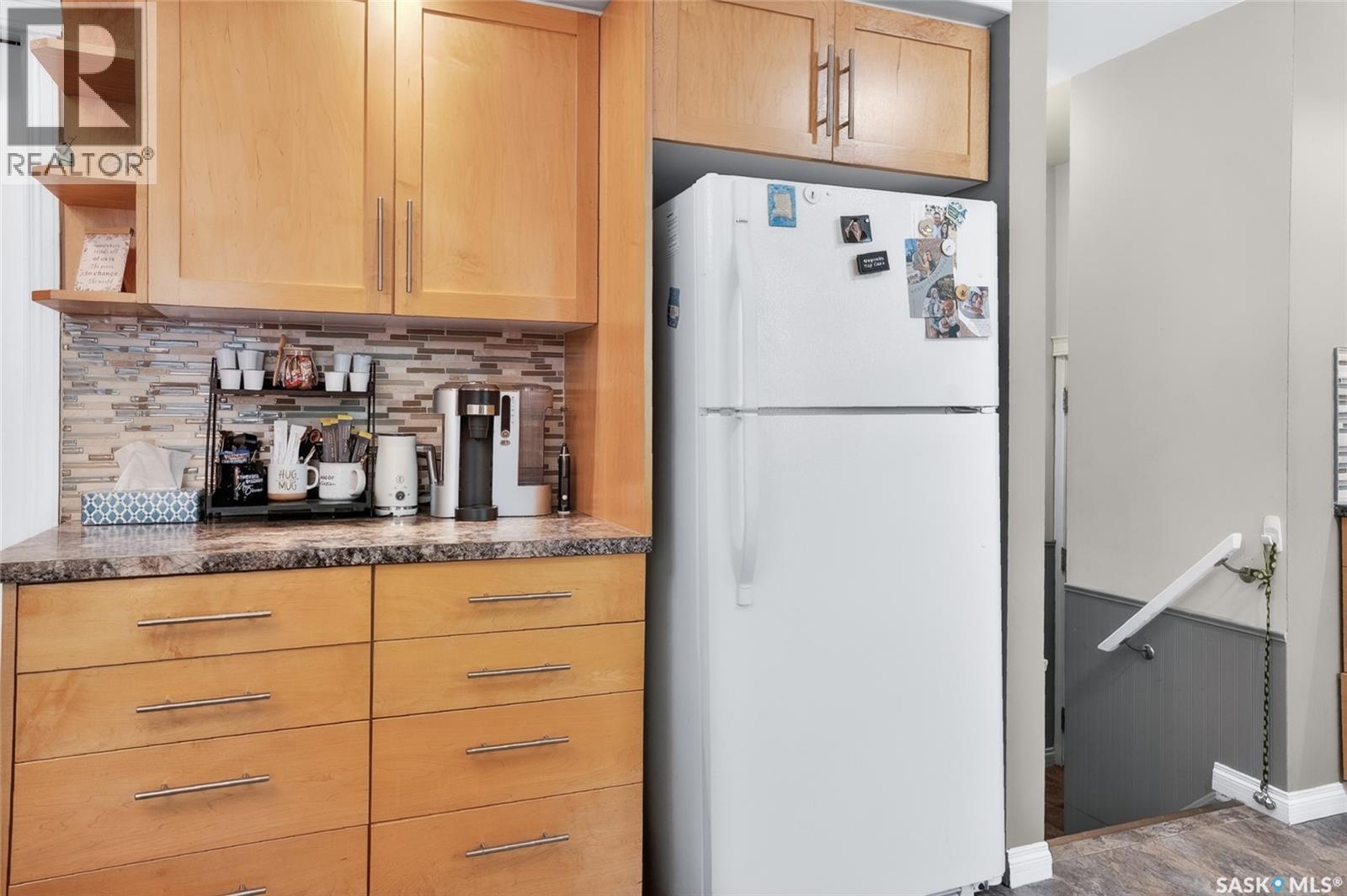 215 Neatby Crescent, Saskatoon, SK - Indoor Photo Showing Kitchen