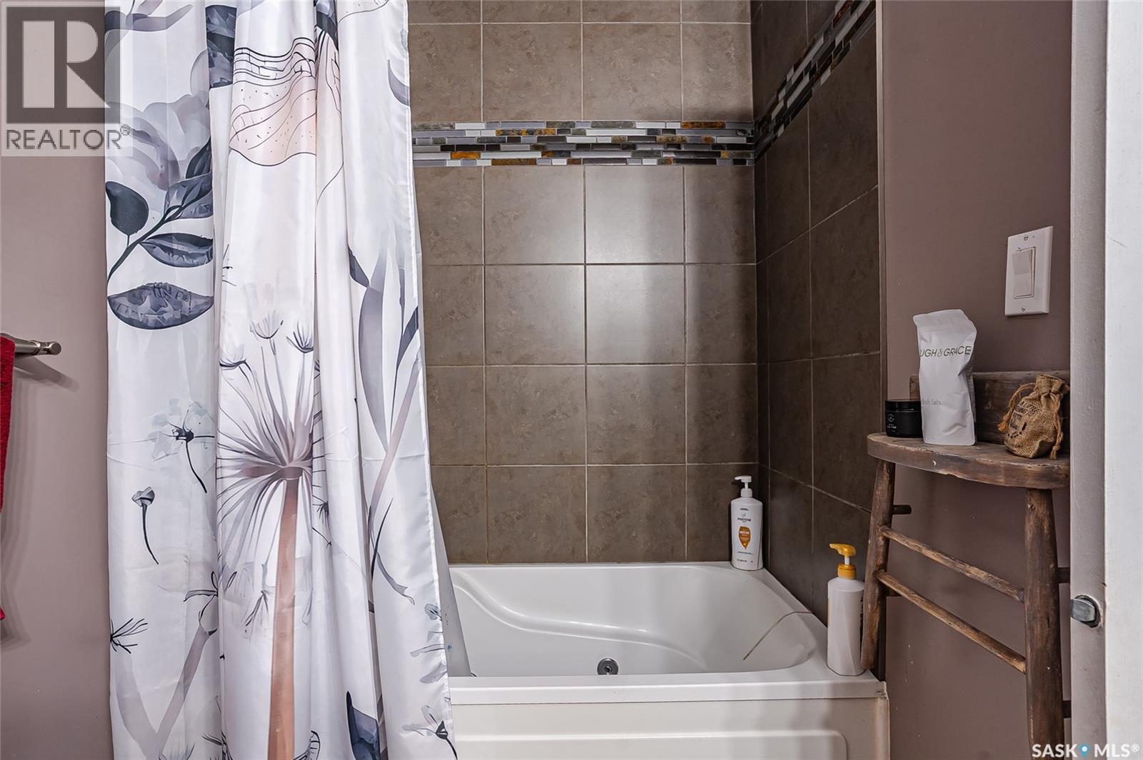 215 Neatby Crescent, Saskatoon, SK - Indoor Photo Showing Bathroom
