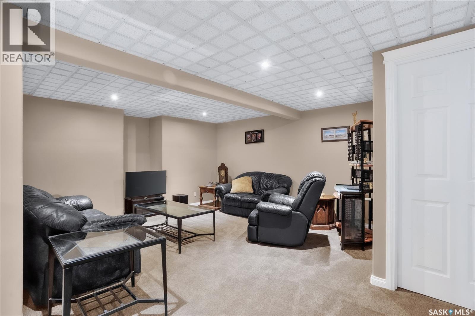 215 Neatby Crescent, Saskatoon, SK - Indoor Photo Showing Basement
