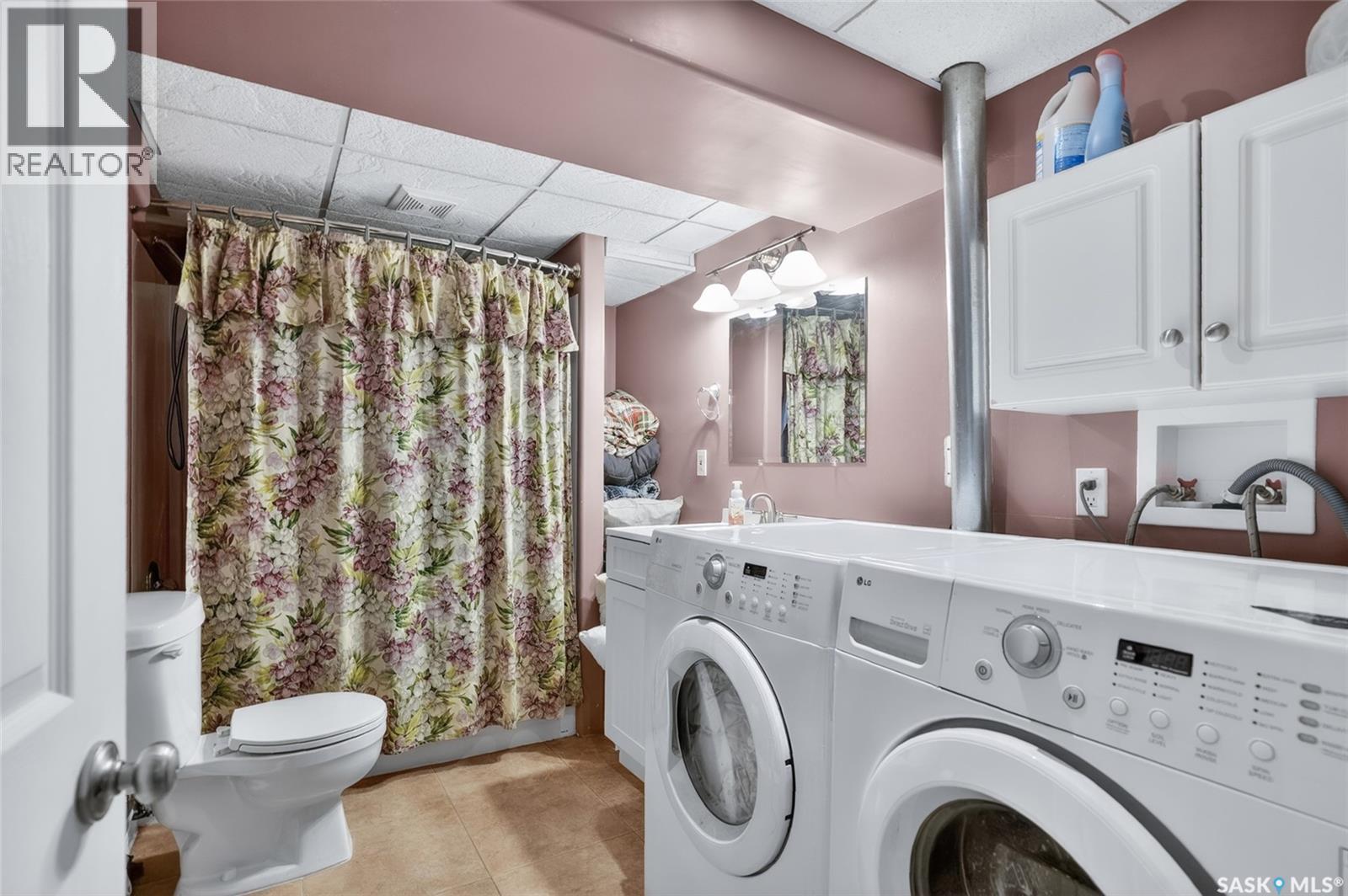 215 Neatby Crescent, Saskatoon, SK - Indoor Photo Showing Laundry Room