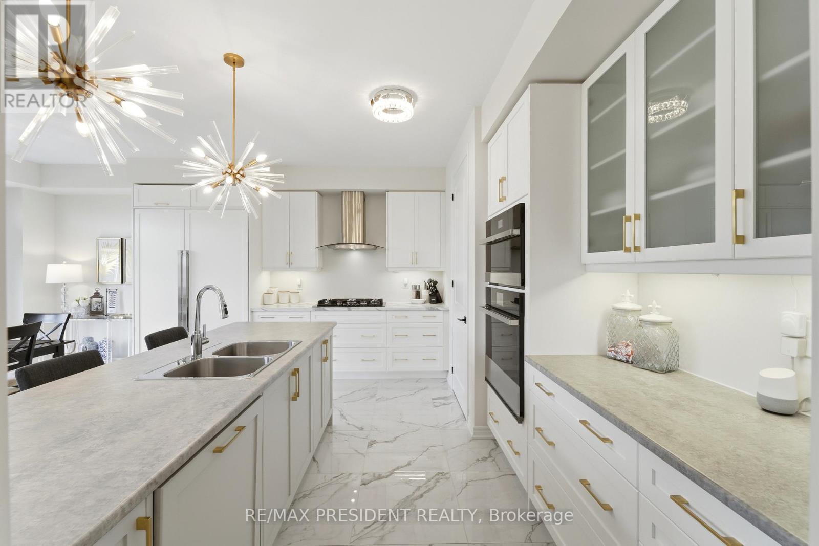 80 Explorer Way, Thorold, ON - Indoor Photo Showing Kitchen With Double Sink With Upgraded Kitchen
