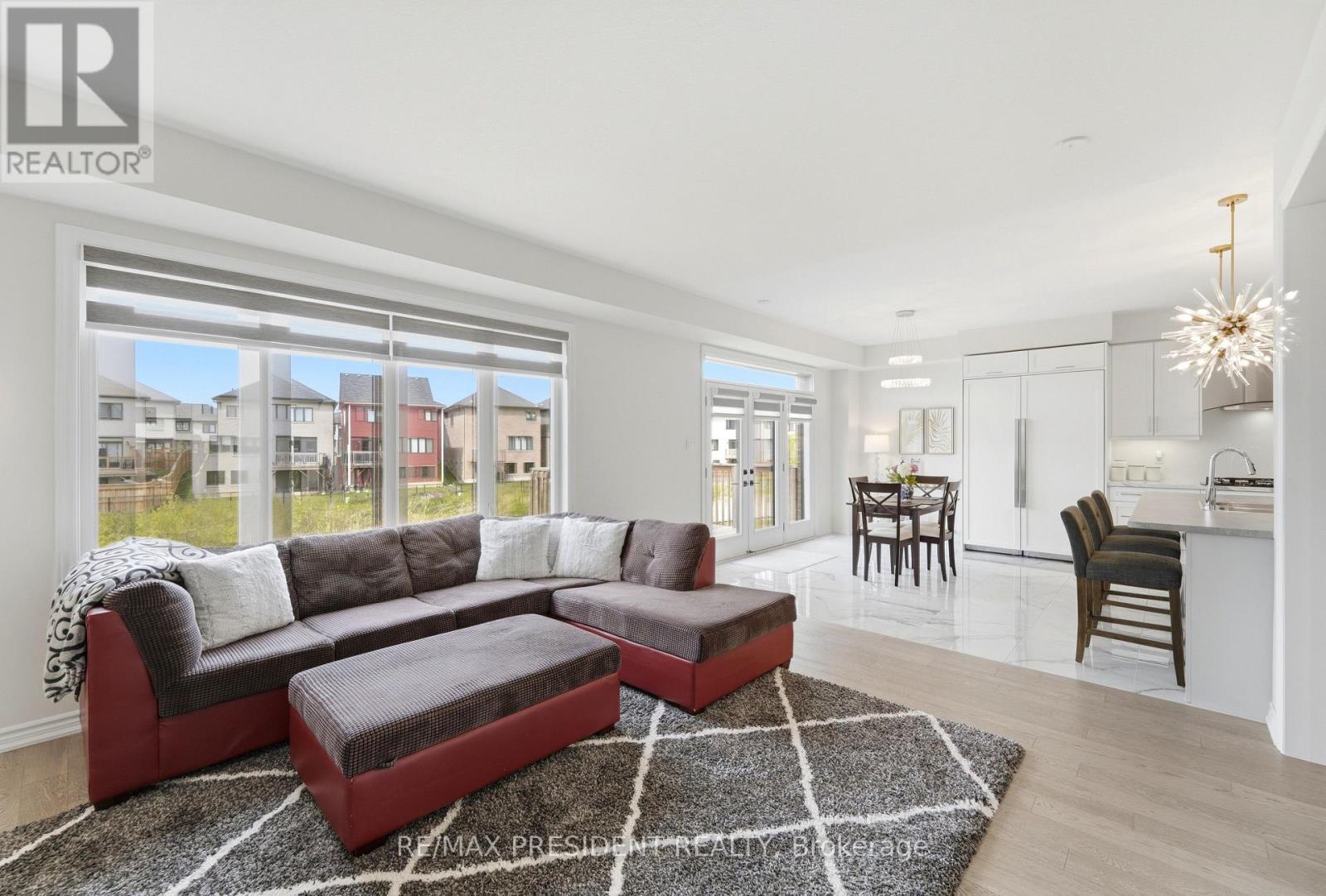 80 Explorer Way, Thorold, ON - Indoor Photo Showing Living Room