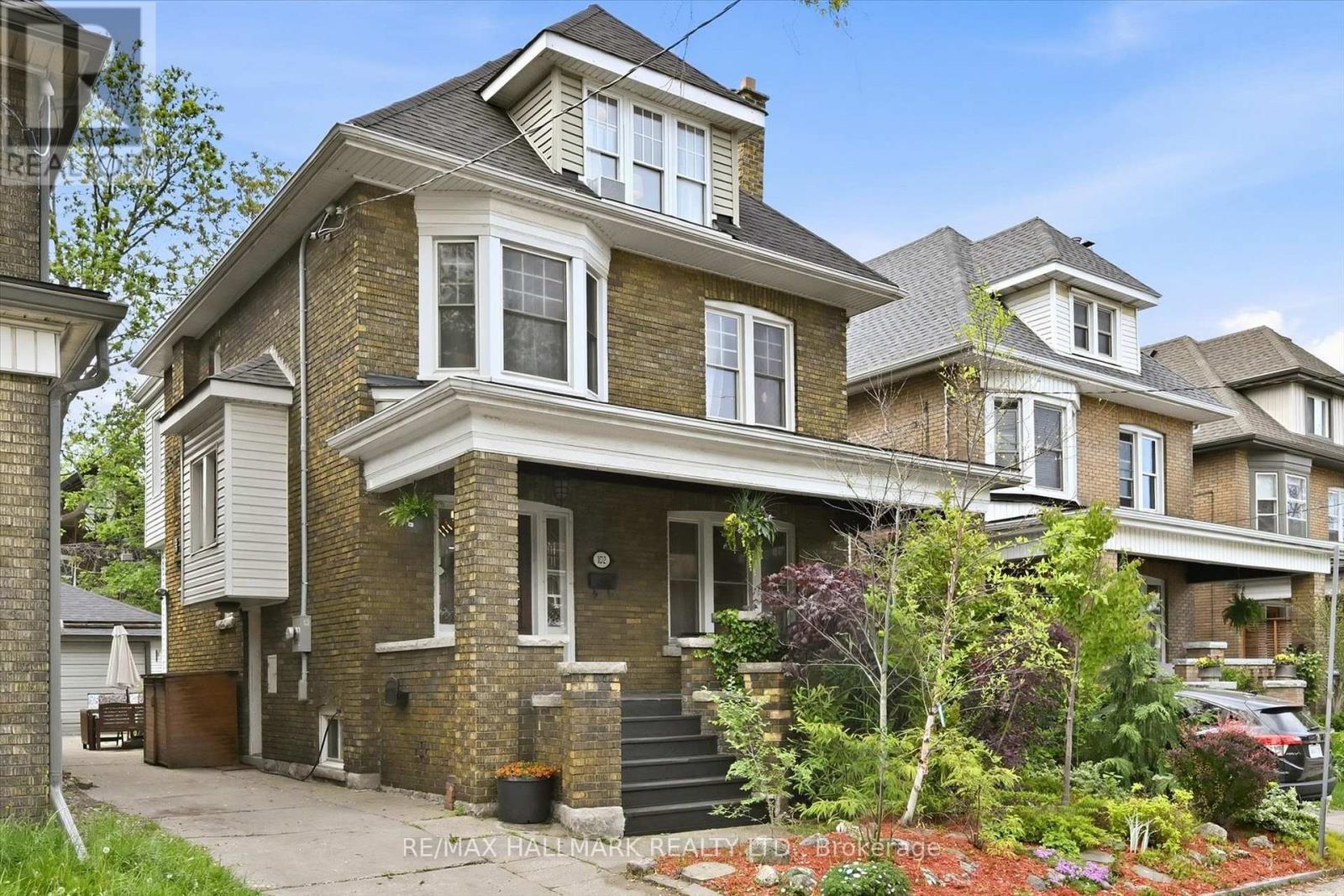 102 Carrick Avenue, Hamilton, ON - Outdoor With Facade