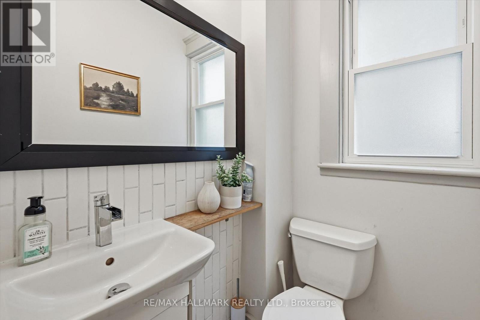 102 Carrick Avenue, Hamilton, ON - Indoor Photo Showing Bathroom