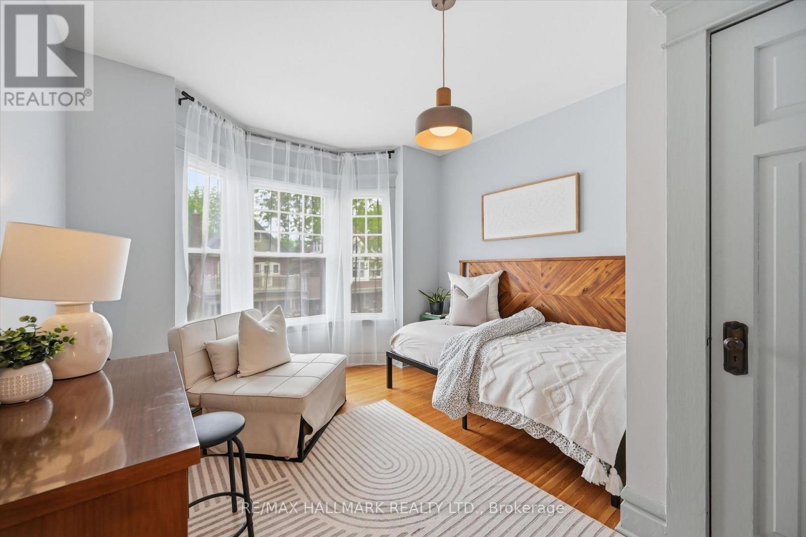 102 Carrick Avenue, Hamilton, ON - Indoor Photo Showing Bedroom