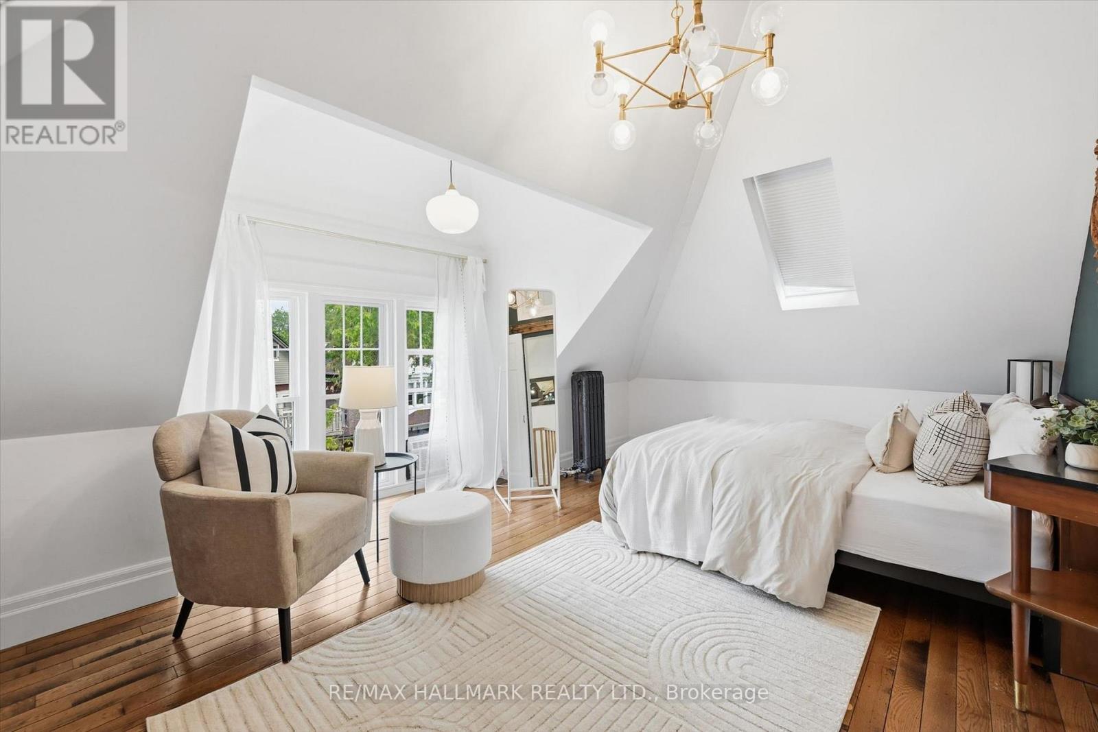 102 Carrick Avenue, Hamilton, ON - Indoor Photo Showing Bedroom