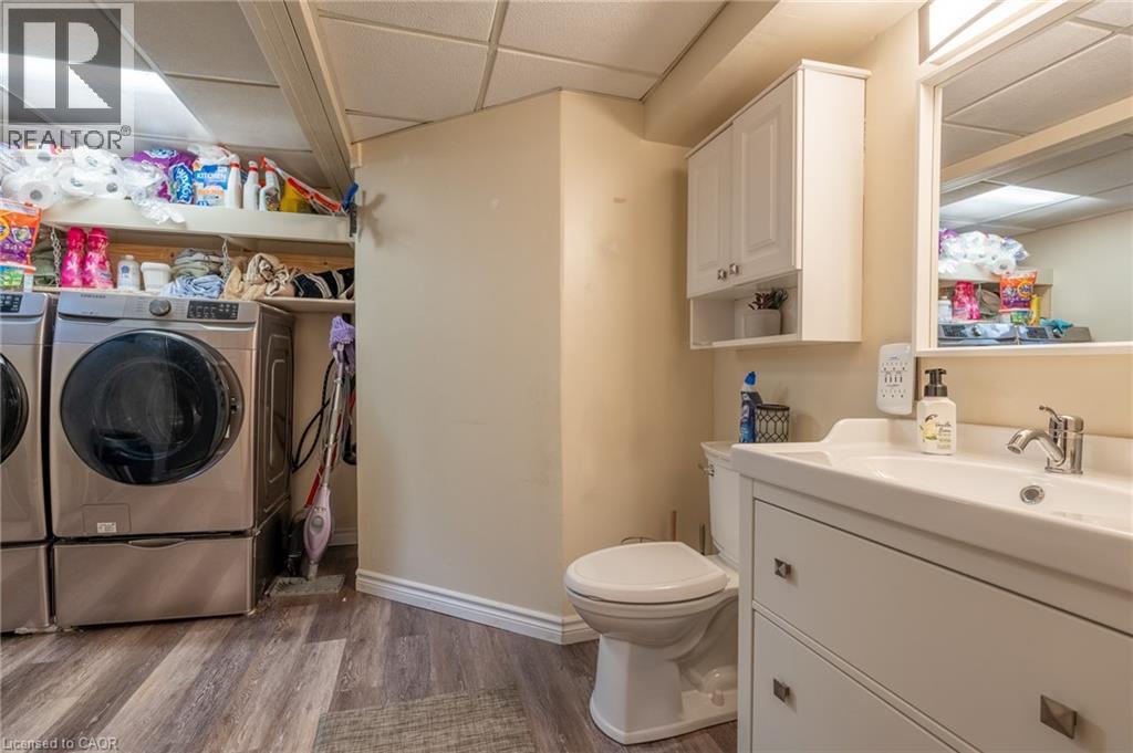 27 Delevan Crescent, Hamilton, ON - Indoor Photo Showing Laundry Room