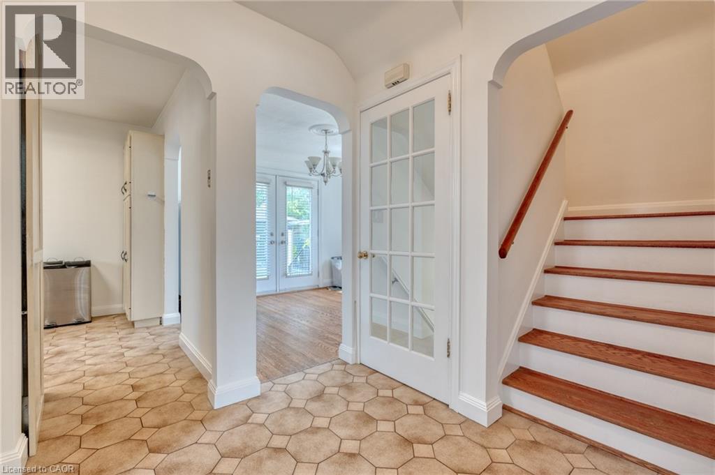 27 Delevan Crescent, Hamilton, ON - Indoor Photo Showing Other Room