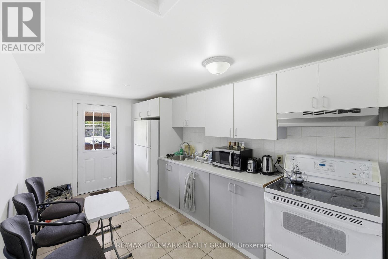912 St Laurent Boulevard S, Ottawa, ON