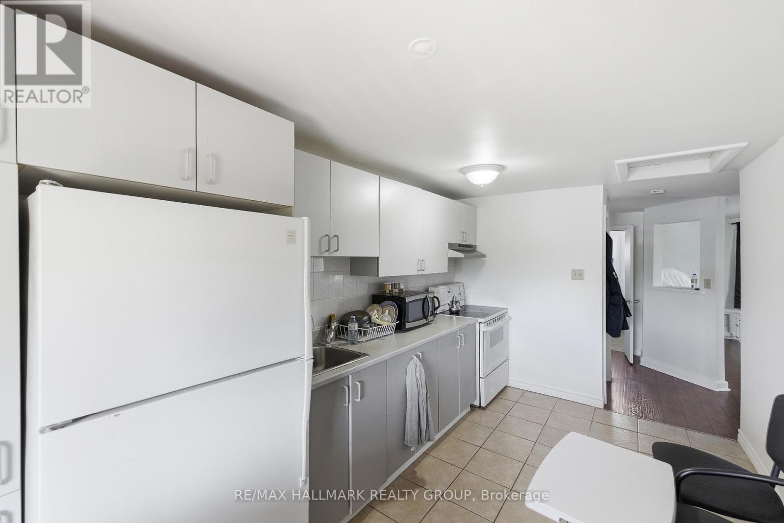 912 St Laurent Boulevard S, Ottawa, ON