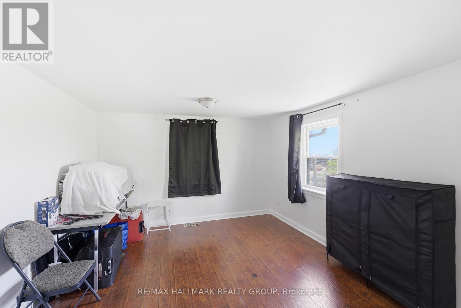 912 St Laurent Boulevard S, Ottawa, ON