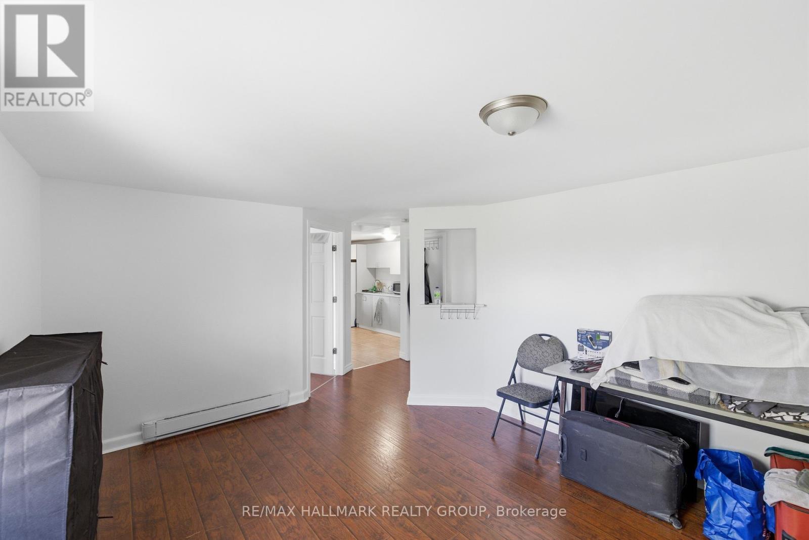 912 St Laurent Boulevard S, Ottawa, ON