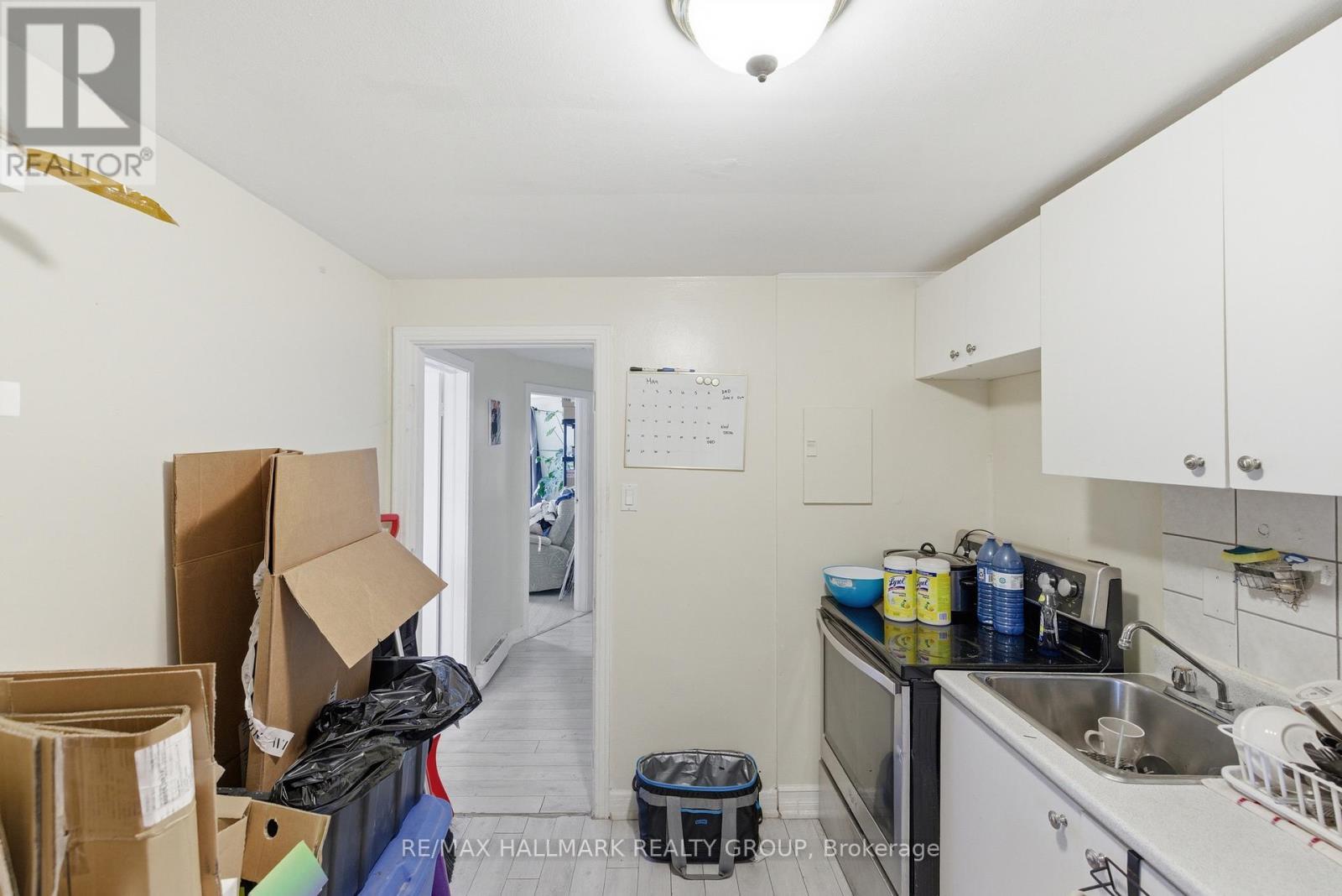 912 St Laurent Boulevard S, Ottawa, ON