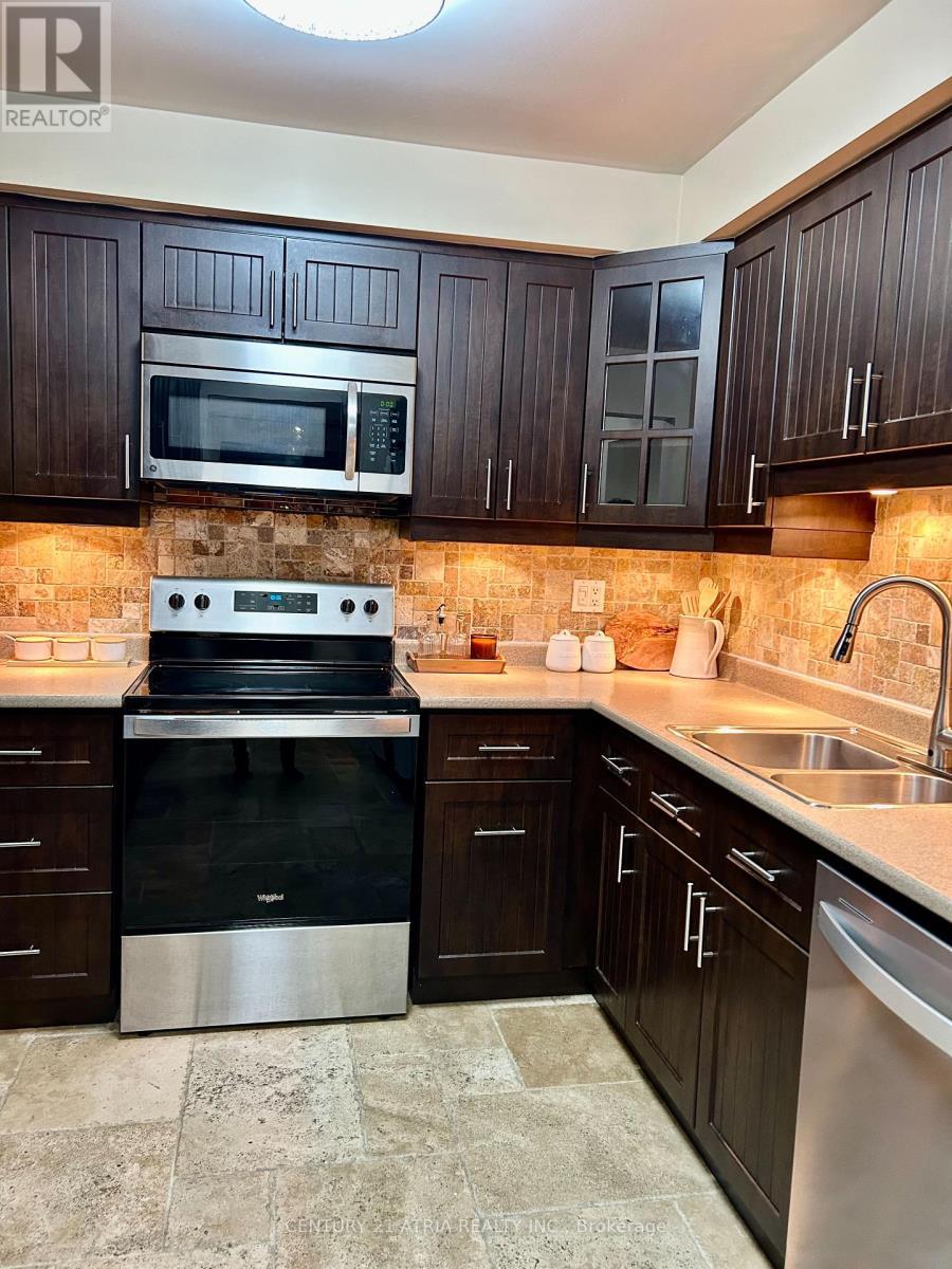87 Avenue Road, Richmond Hill, ON - Indoor Photo Showing Kitchen With Double Sink