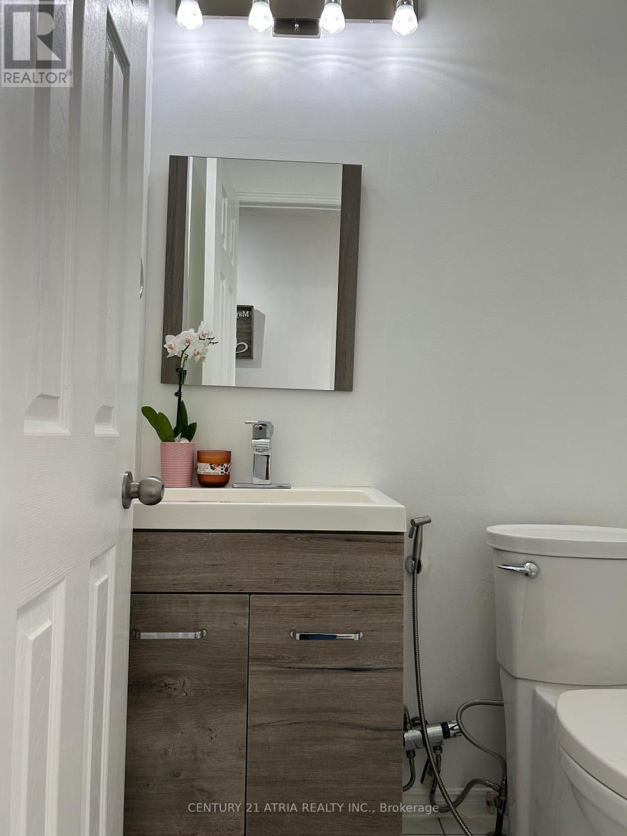87 Avenue Road, Richmond Hill, ON - Indoor Photo Showing Bathroom