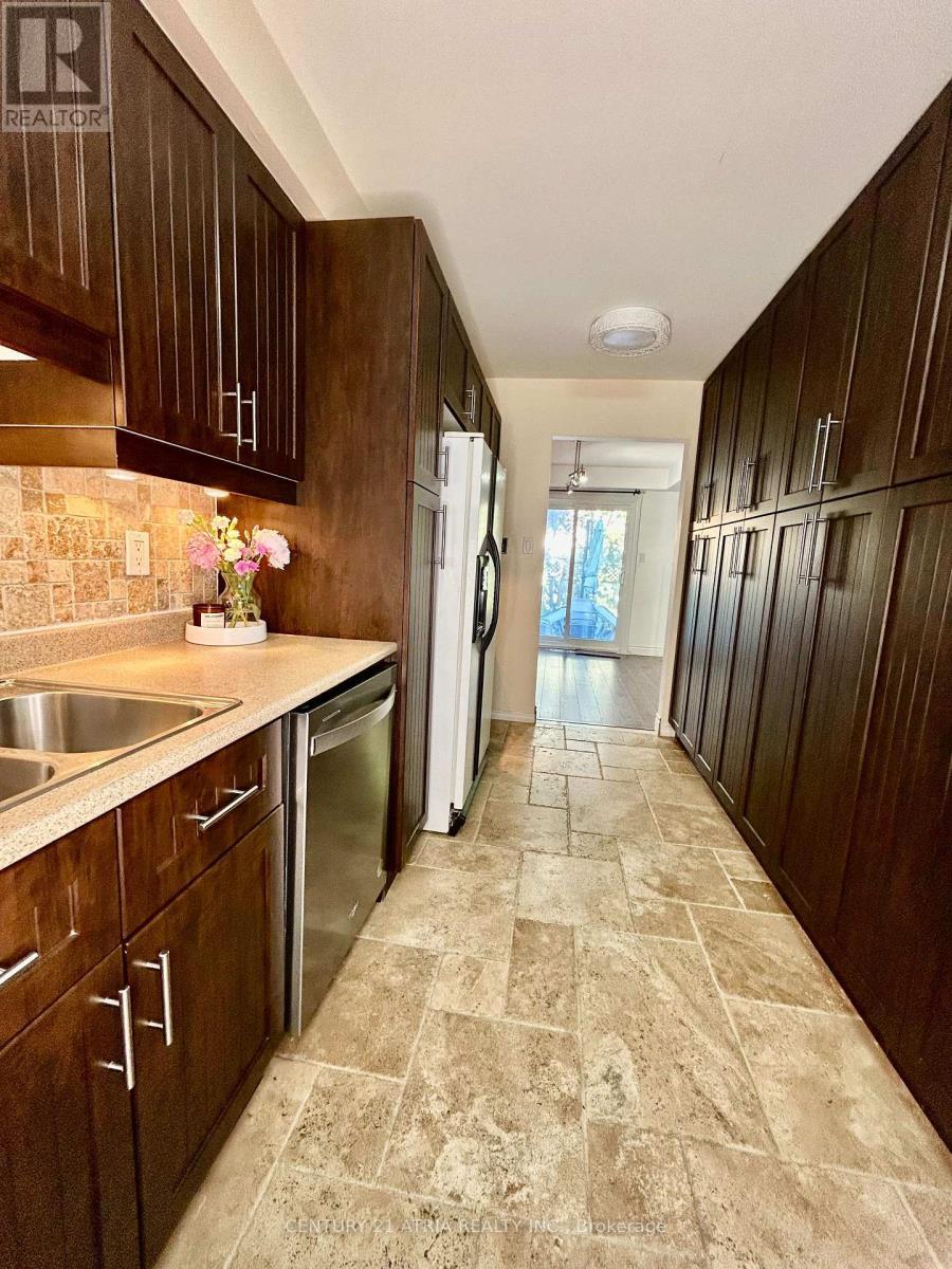 87 Avenue Road, Richmond Hill, ON - Indoor Photo Showing Kitchen With Double Sink