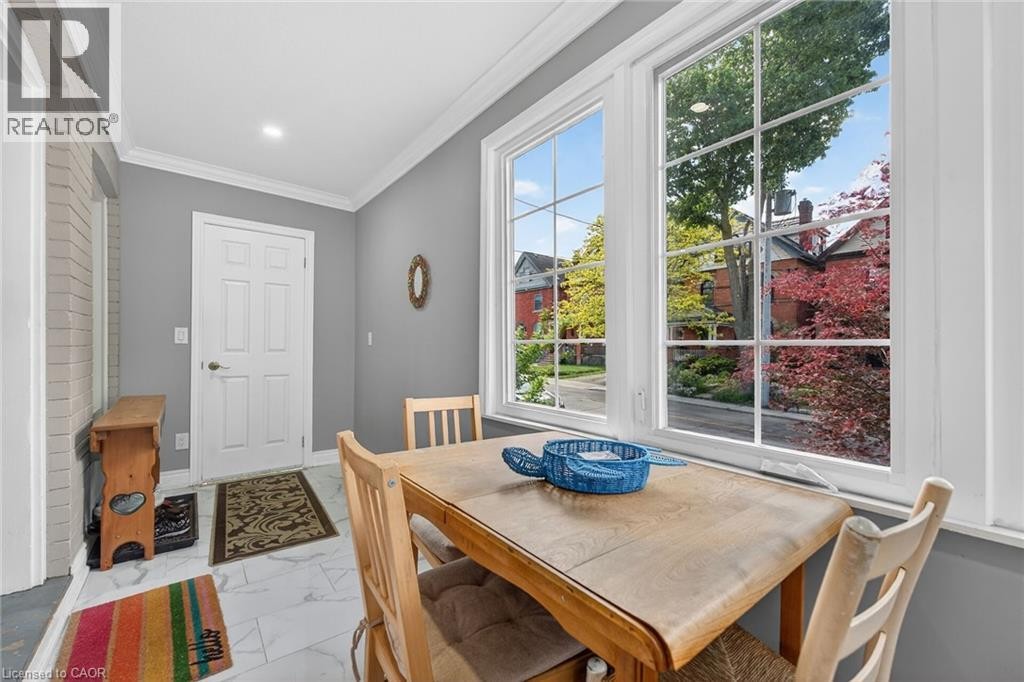 219 Hess Street S, Hamilton, ON - Indoor Photo Showing Dining Room
