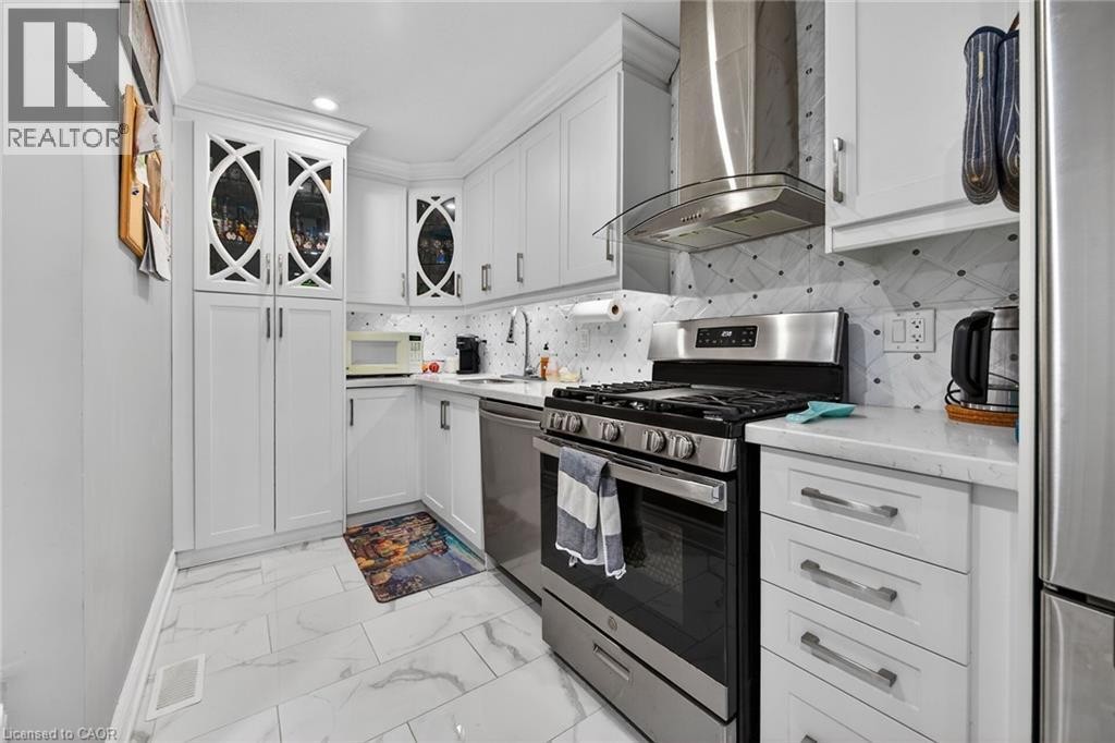 219 Hess Street S, Hamilton, ON - Indoor Photo Showing Kitchen With Stainless Steel Kitchen