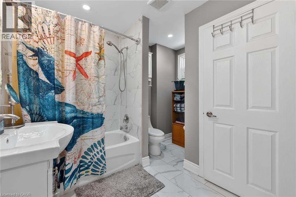 219 Hess Street S, Hamilton, ON - Indoor Photo Showing Bathroom