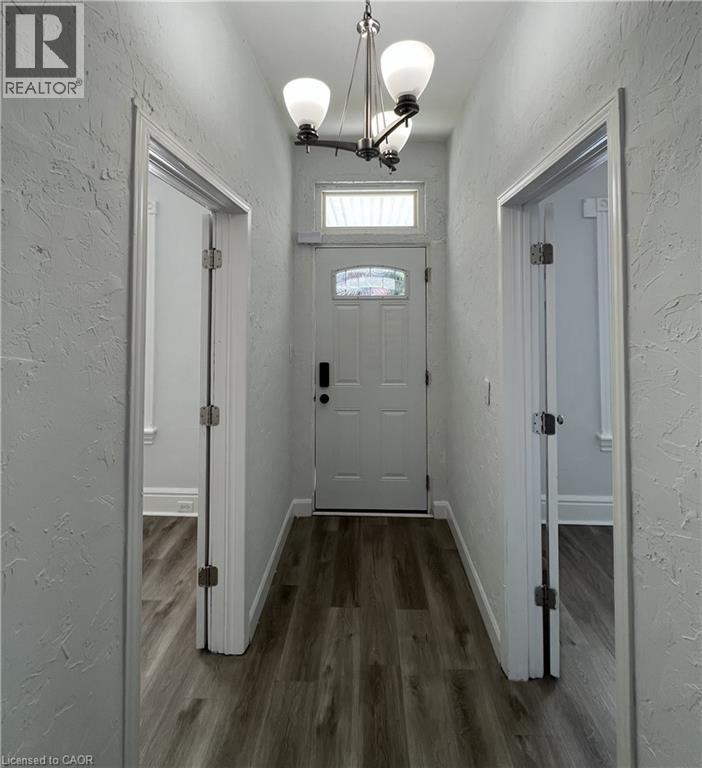 44 Madison Avenue, Hamilton, ON - Indoor Photo Showing Other Room