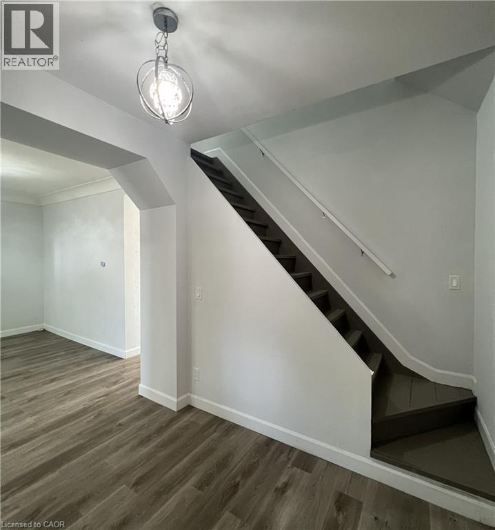 44 Madison Avenue, Hamilton, ON - Indoor Photo Showing Other Room