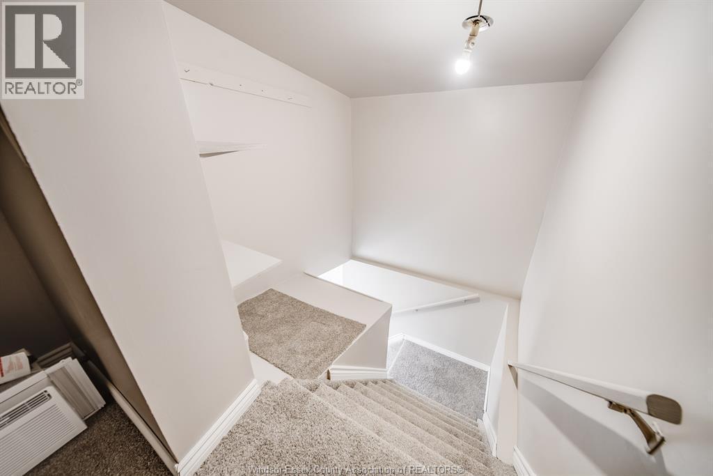 623 Edinborough, Windsor, ON - Indoor Photo Showing Other Room